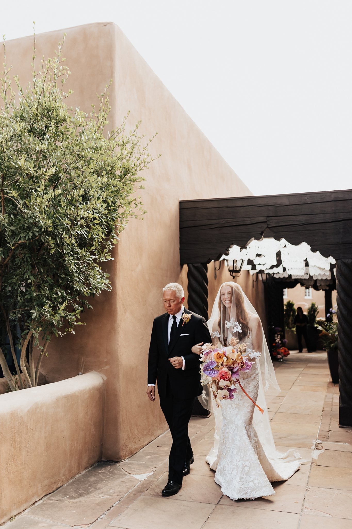 Alicia+lucia+photography+-+albuquerque+wedding+photographer+-+santa+fe+wedding+photography+-+new+mexico+wedding+photographer+-+new+mexico+wedding+-+santa+fe+wedding+-+meow+wolf+-+meow+wolf+wedding_0062.jpg