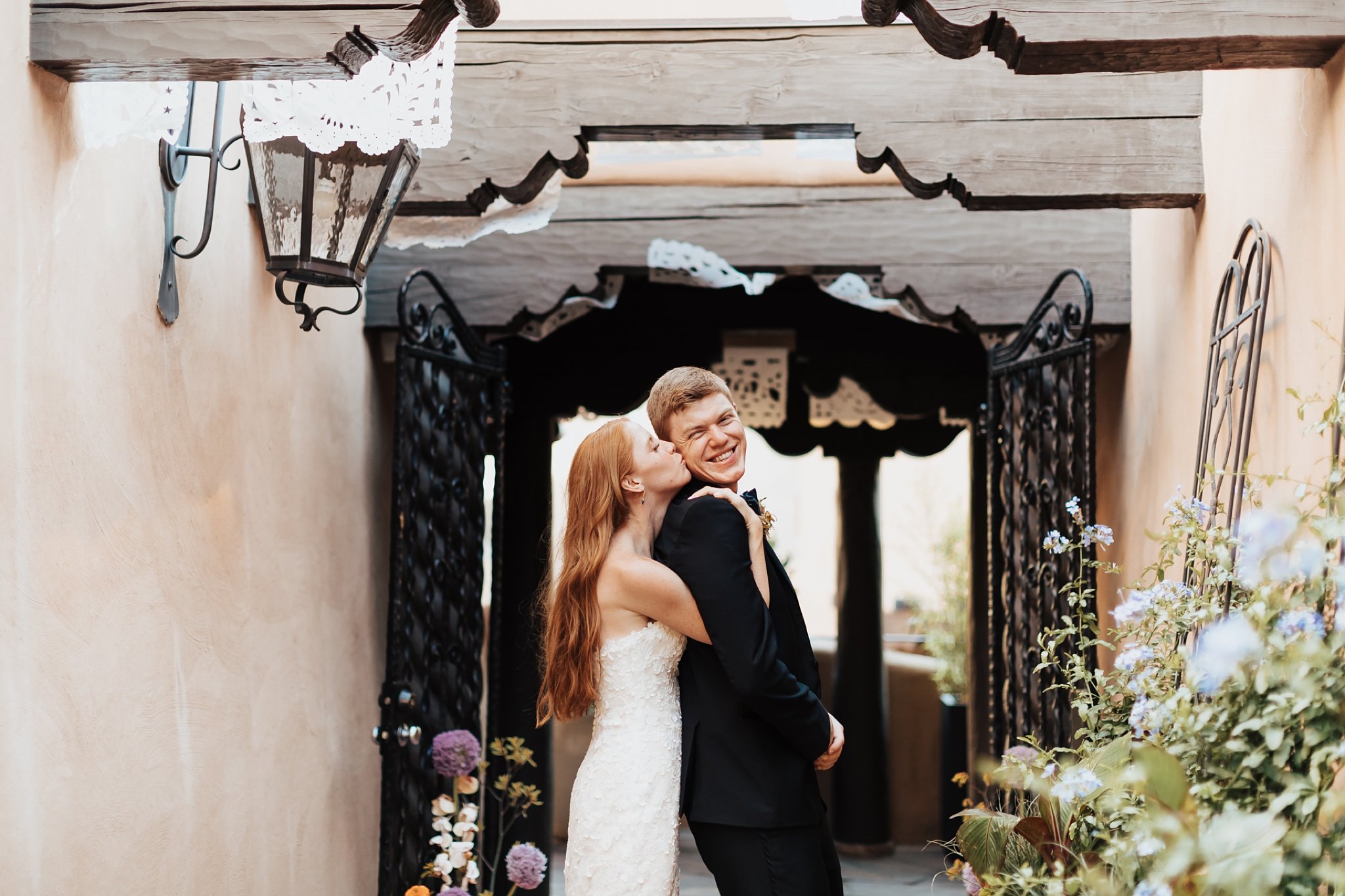 Alicia+lucia+photography+-+albuquerque+wedding+photographer+-+santa+fe+wedding+photography+-+new+mexico+wedding+photographer+-+new+mexico+wedding+-+santa+fe+wedding+-+meow+wolf+-+meow+wolf+wedding_0140.jpg