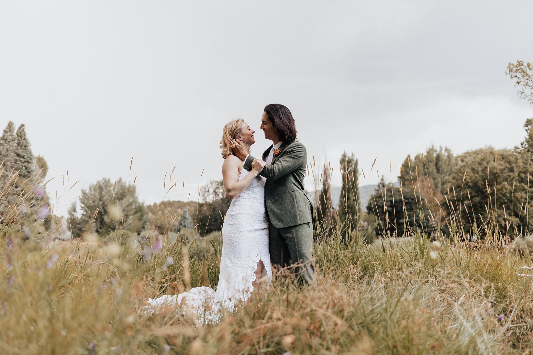 Alicia+lucia+photography+-+albuquerque+wedding+photographer+-+santa+fe+wedding+photography+-+new+mexico+wedding+photographer+-+new+mexico+wedding+-+taos+wedding+-+taos+ski+valley+-+many+feathers+ranch_0041.jpg