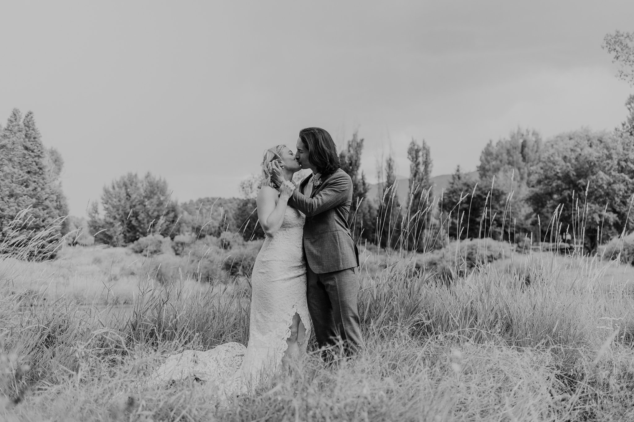 Alicia+lucia+photography+-+albuquerque+wedding+photographer+-+santa+fe+wedding+photography+-+new+mexico+wedding+photographer+-+new+mexico+wedding+-+taos+wedding+-+taos+ski+valley+-+many+feathers+ranch_0043.jpg