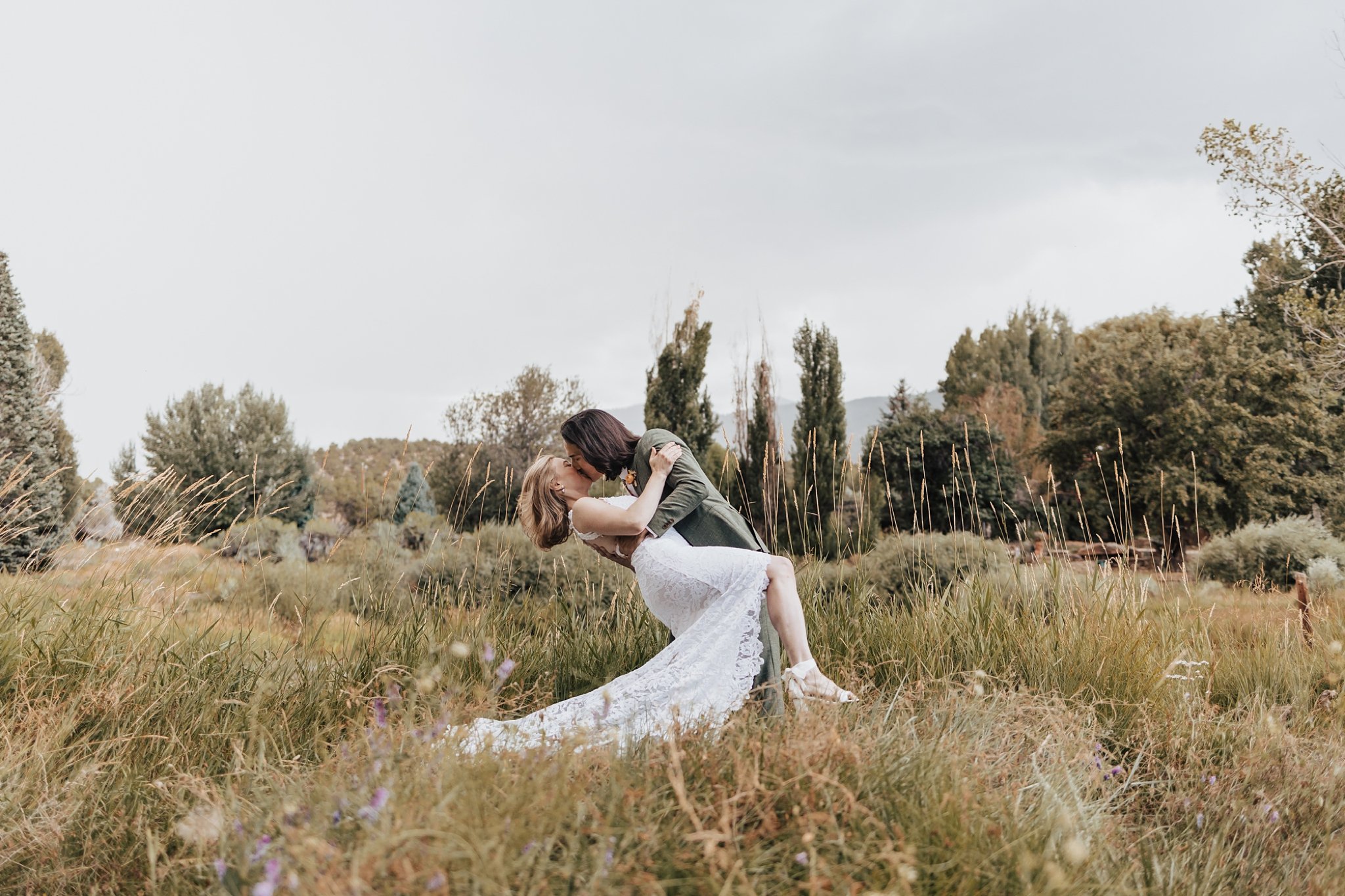 Alicia+lucia+photography+-+albuquerque+wedding+photographer+-+santa+fe+wedding+photography+-+new+mexico+wedding+photographer+-+new+mexico+wedding+-+taos+wedding+-+taos+ski+valley+-+many+feathers+ranch_0044.jpg