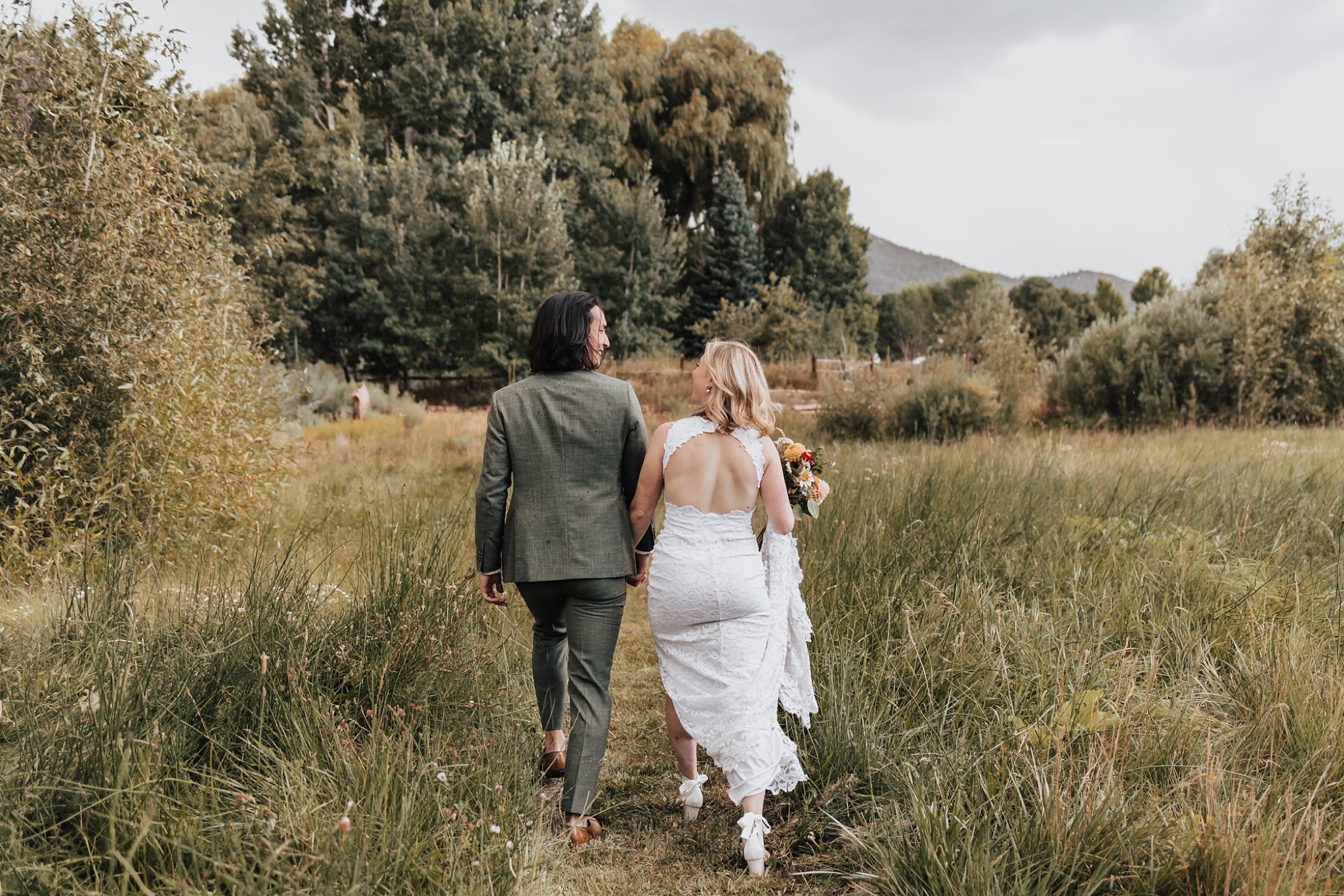 Alicia+lucia+photography+-+albuquerque+wedding+photographer+-+santa+fe+wedding+photography+-+new+mexico+wedding+photographer+-+new+mexico+wedding+-+taos+wedding+-+taos+ski+valley+-+many+feathers+ranch_0050.jpg