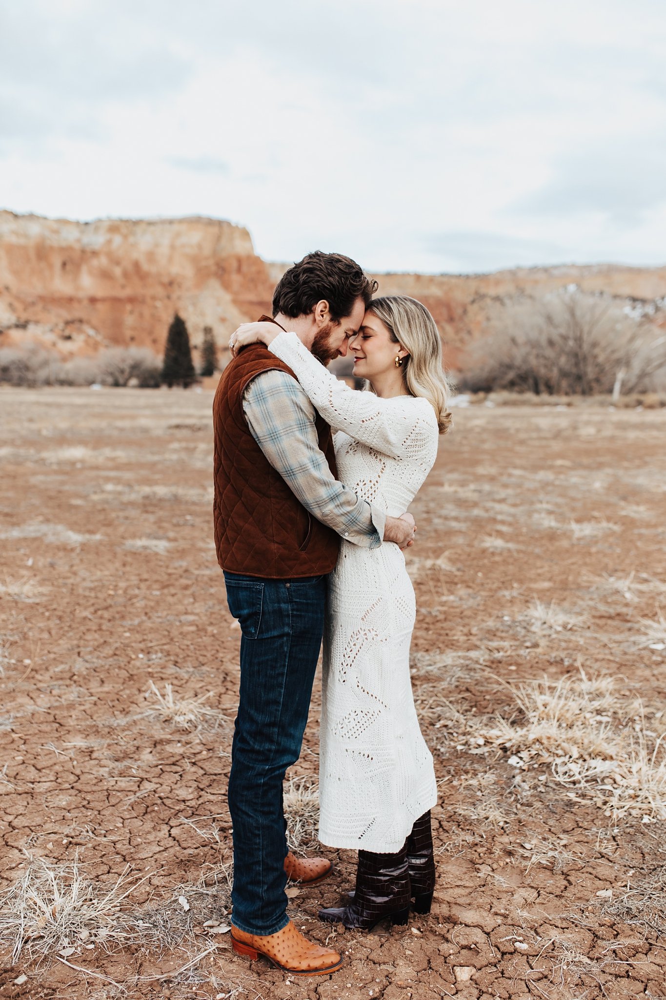 Alicia+lucia+photography+-+albuquerque+wedding+photographer+-+santa+fe+wedding+photography+-+new+mexico+wedding+photographer+-+new+mexico+wedding+-+southwest+engagement+-+ghost+ranch+engagement+-+ghost+ranch+wedding_0011.jpg