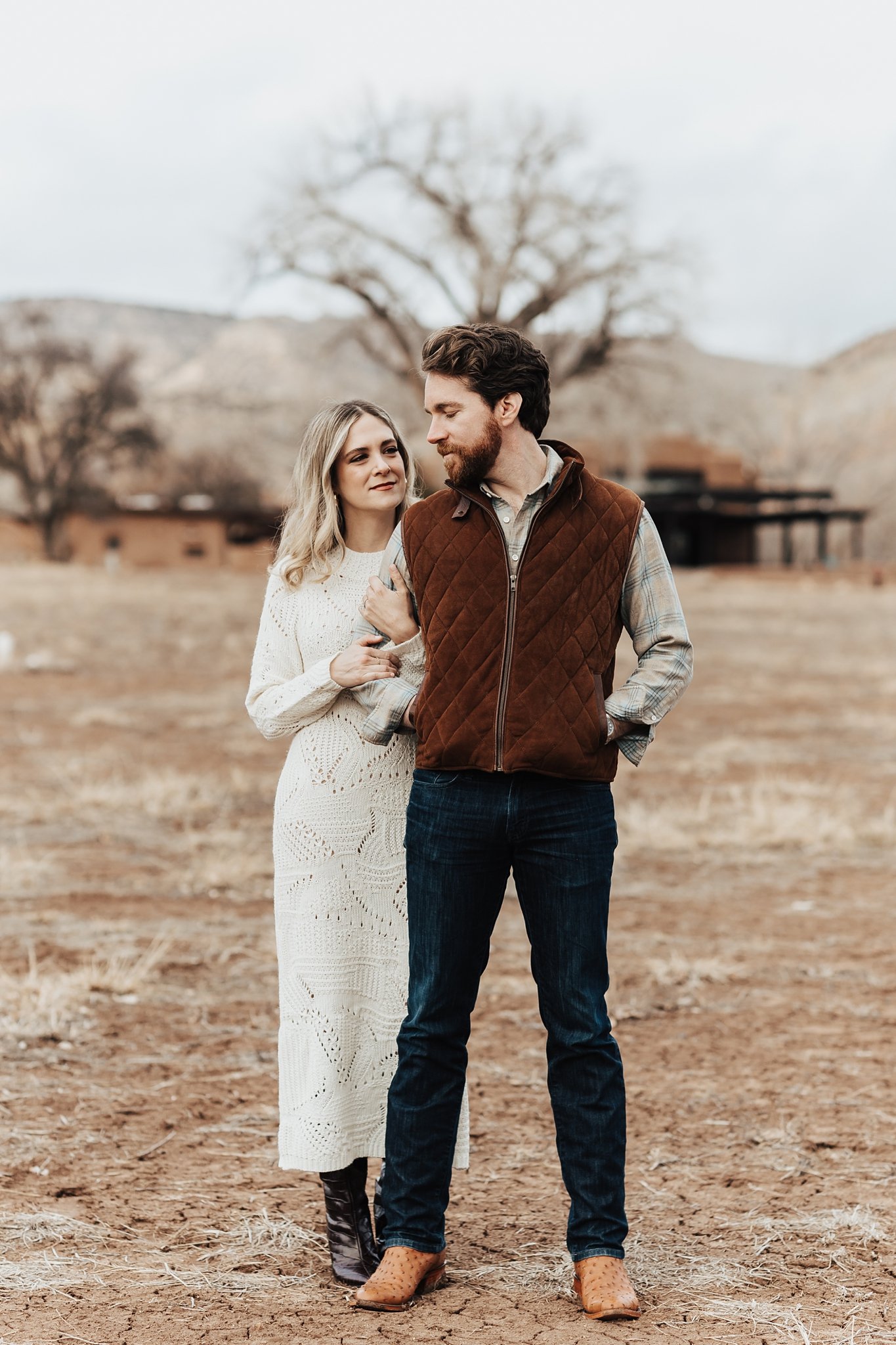 Alicia+lucia+photography+-+albuquerque+wedding+photographer+-+santa+fe+wedding+photography+-+new+mexico+wedding+photographer+-+new+mexico+wedding+-+southwest+engagement+-+ghost+ranch+engagement+-+ghost+ranch+wedding_0022.jpg