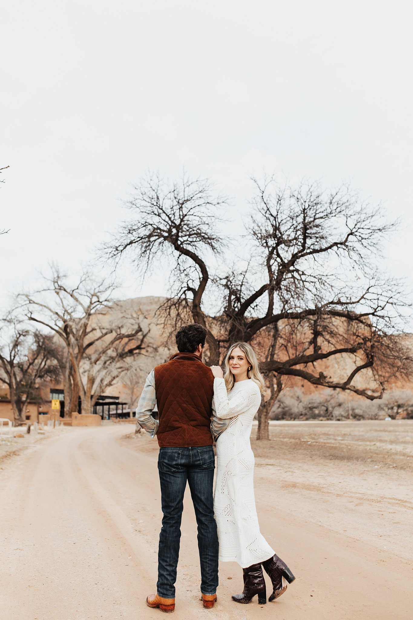 Alicia+lucia+photography+-+albuquerque+wedding+photographer+-+santa+fe+wedding+photography+-+new+mexico+wedding+photographer+-+new+mexico+wedding+-+southwest+engagement+-+ghost+ranch+engagement+-+ghost+ranch+wedding_0027.jpg