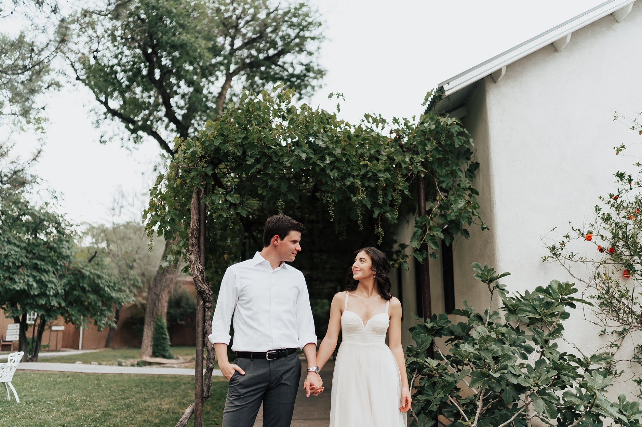 Alicia+lucia+photography+-+albuquerque+wedding+photographer+-+santa+fe+wedding+photography+-+new+mexico+wedding+photographer+-+new+mexico+wedding+-+desert+engagement+-+engagement+style+-+destination+wedding_0026.jpg