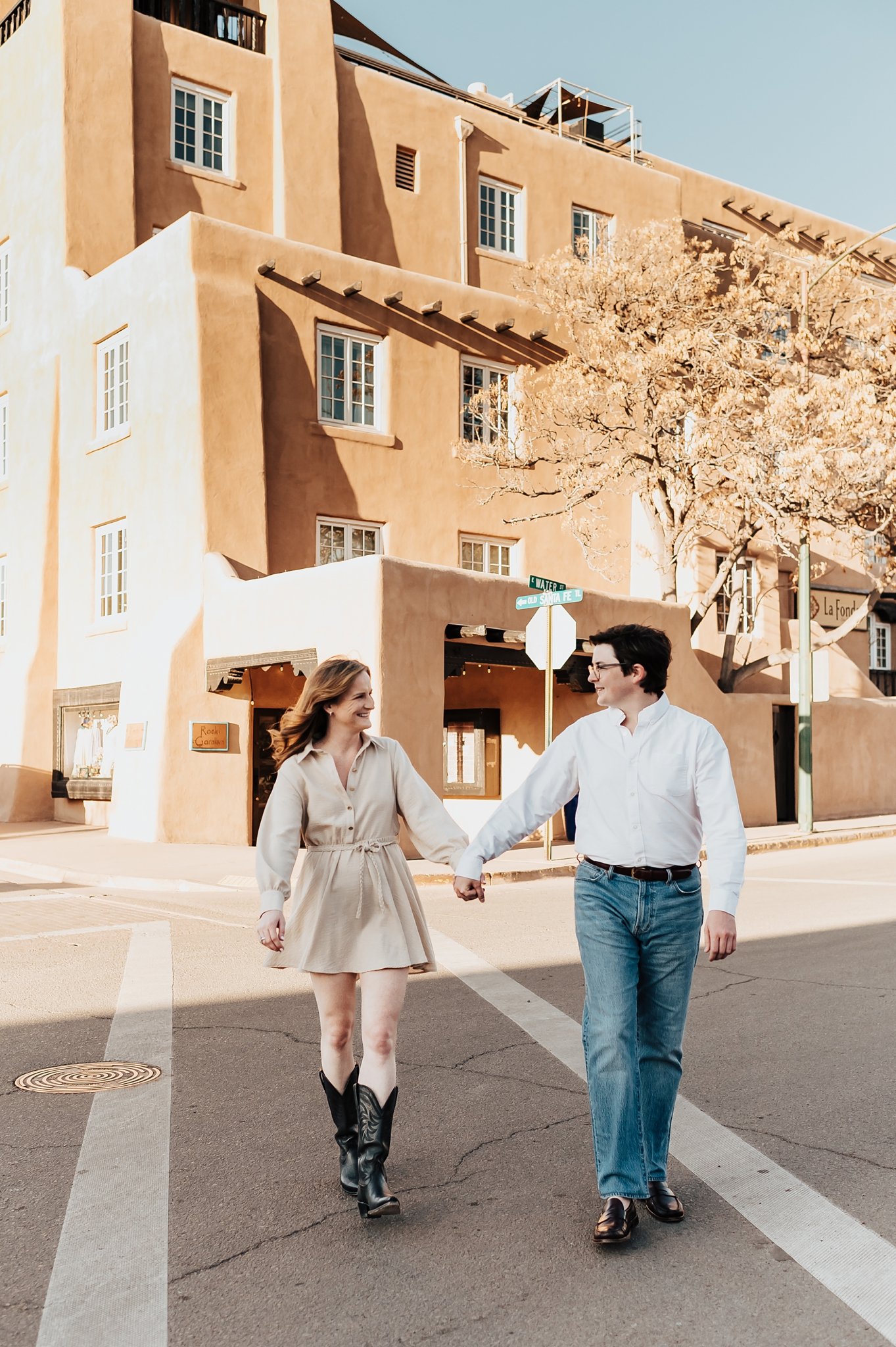 Alicia+lucia+photography+-+albuquerque+wedding+photographer+-+santa+fe+wedding+photography+-+new+mexico+wedding+photographer+-+new+mexico+wedding+-+santa+fe+engagement+-+santa+fe+plaza+-+la+fonda+engagement_0002.jpg