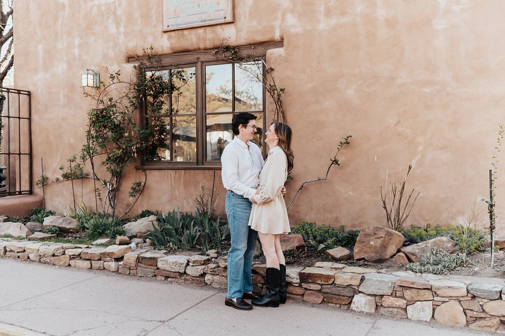 Alicia+lucia+photography+-+albuquerque+wedding+photographer+-+santa+fe+wedding+photography+-+new+mexico+wedding+photographer+-+new+mexico+wedding+-+santa+fe+engagement+-+santa+fe+plaza+-+la+fonda+engagement_0003.jpg