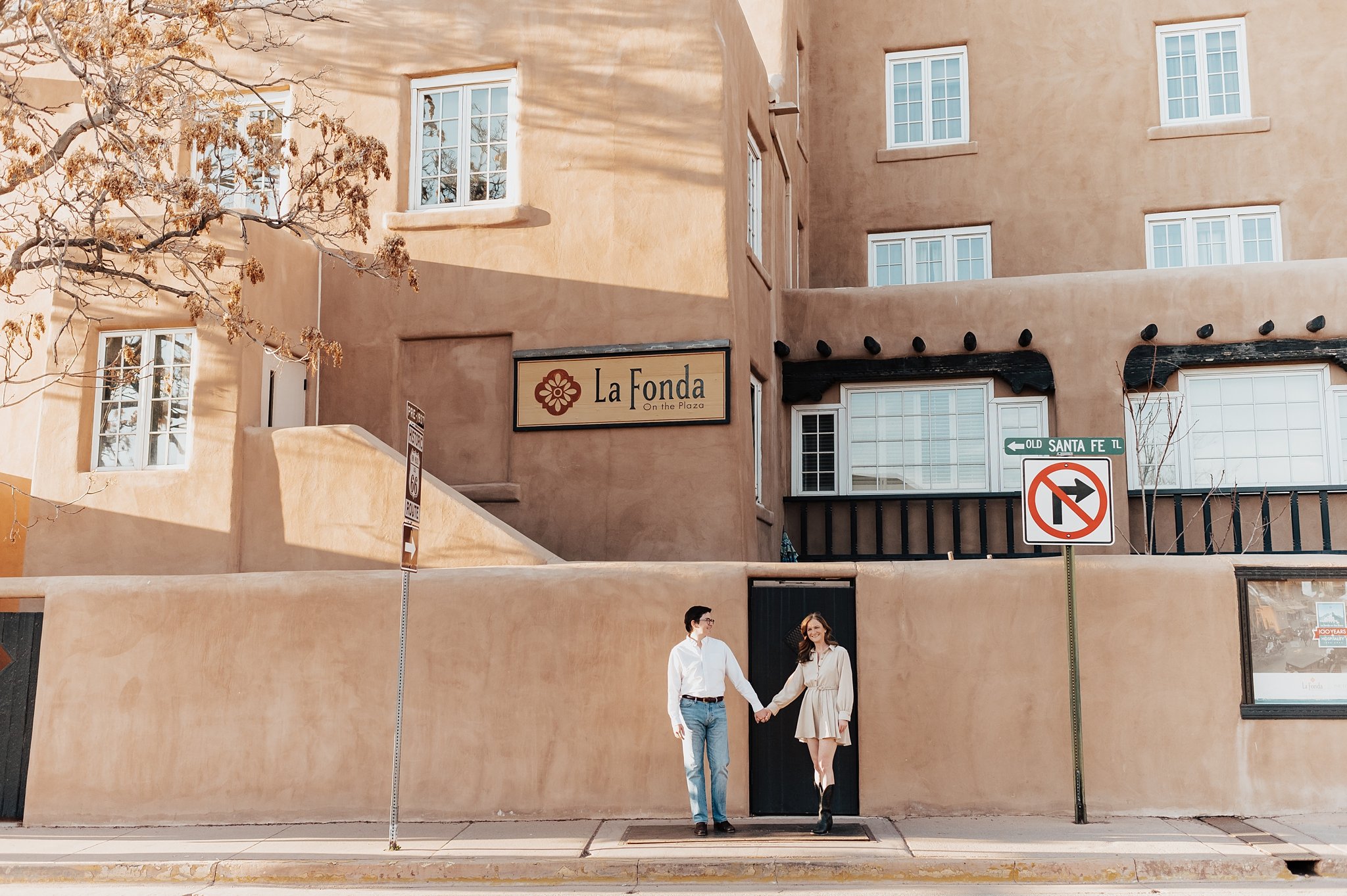 Alicia+lucia+photography+-+albuquerque+wedding+photographer+-+santa+fe+wedding+photography+-+new+mexico+wedding+photographer+-+new+mexico+wedding+-+santa+fe+engagement+-+santa+fe+plaza+-+la+fonda+engagement_0014.jpg