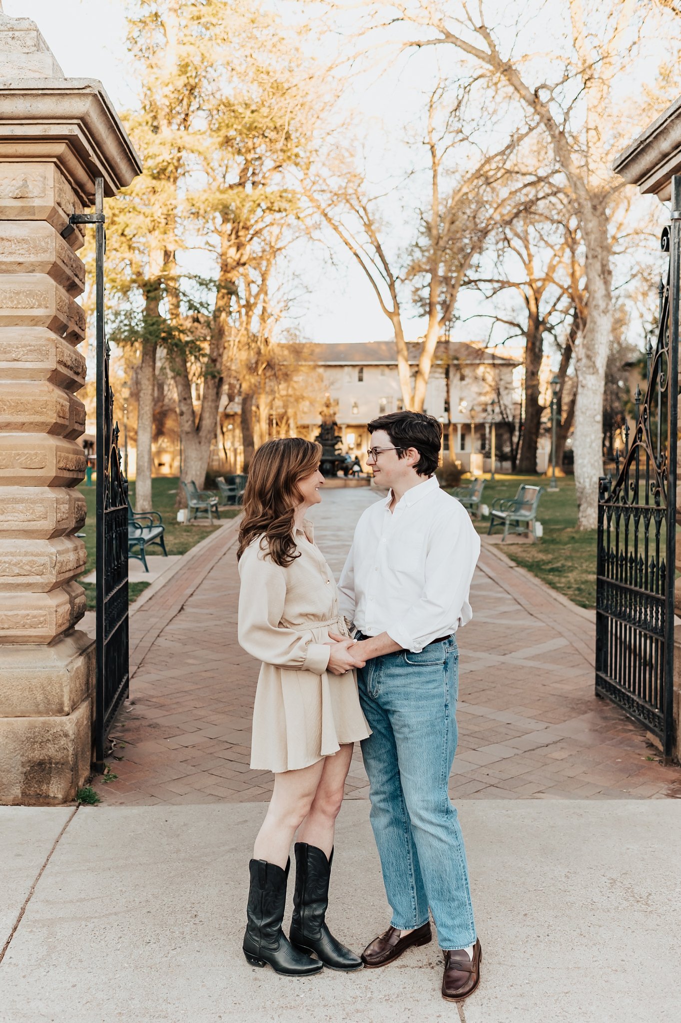 Alicia+lucia+photography+-+albuquerque+wedding+photographer+-+santa+fe+wedding+photography+-+new+mexico+wedding+photographer+-+new+mexico+wedding+-+santa+fe+engagement+-+santa+fe+plaza+-+la+fonda+engagement_0058.jpg