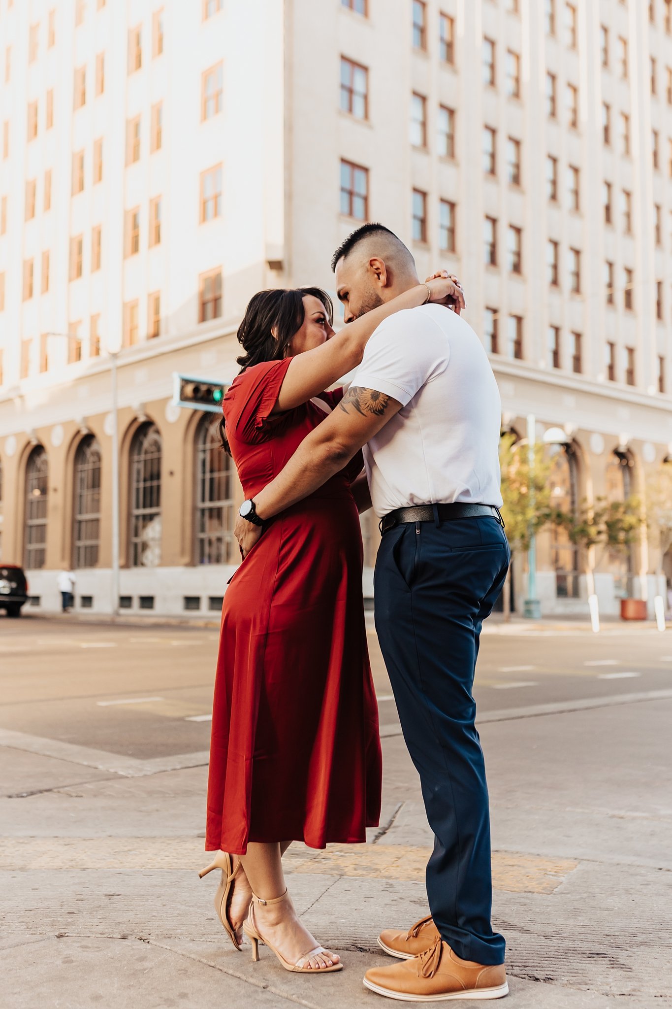 Alicia+lucia+photography+-+southwest+photographer+-+destination+wedding+-+downtown+engagement_0016.jpg