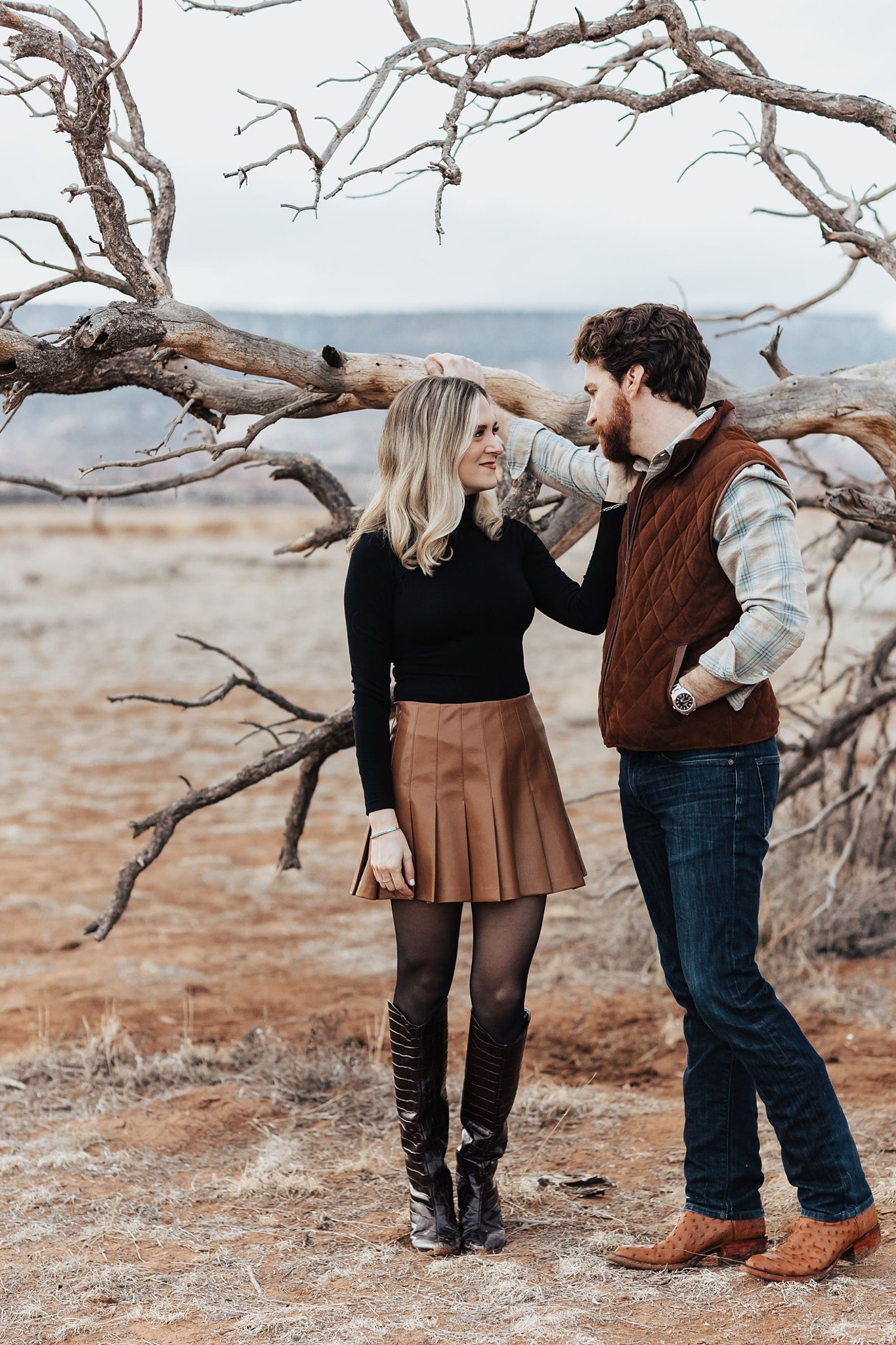 Alicia+lucia+photography+-+engagement+photography+-+desert+engagement+-+southwest+engagement+-+destination+engagement_0026.jpg