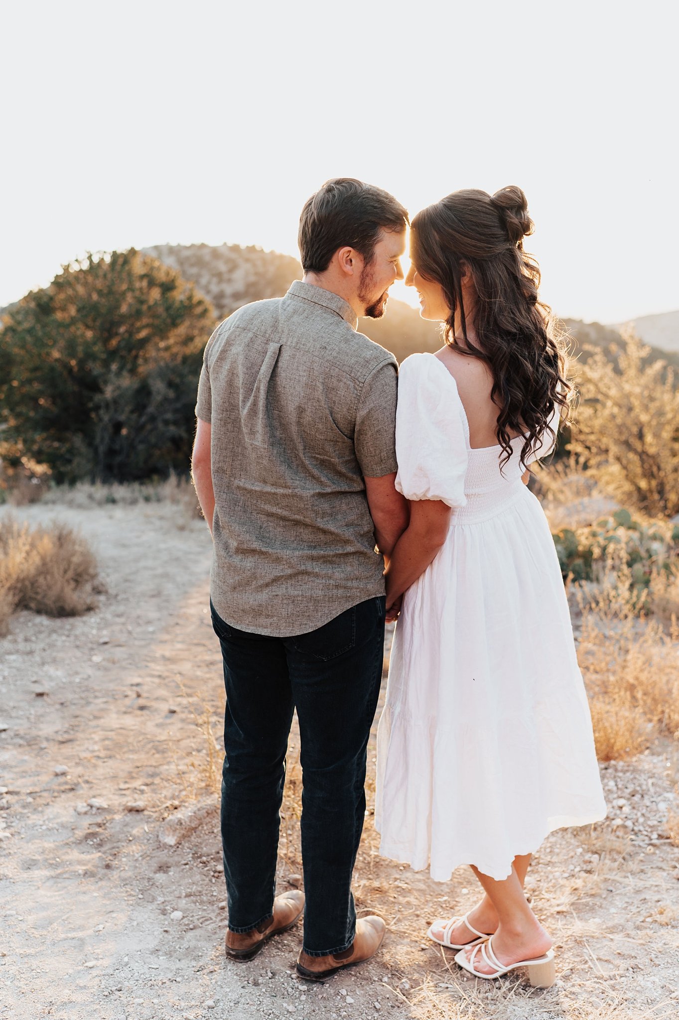 Alicia+lucia+photography+-+engagement+photography+-+desert+engagement+-+southwest+engagement+-+destination+engagement_0087.jpg