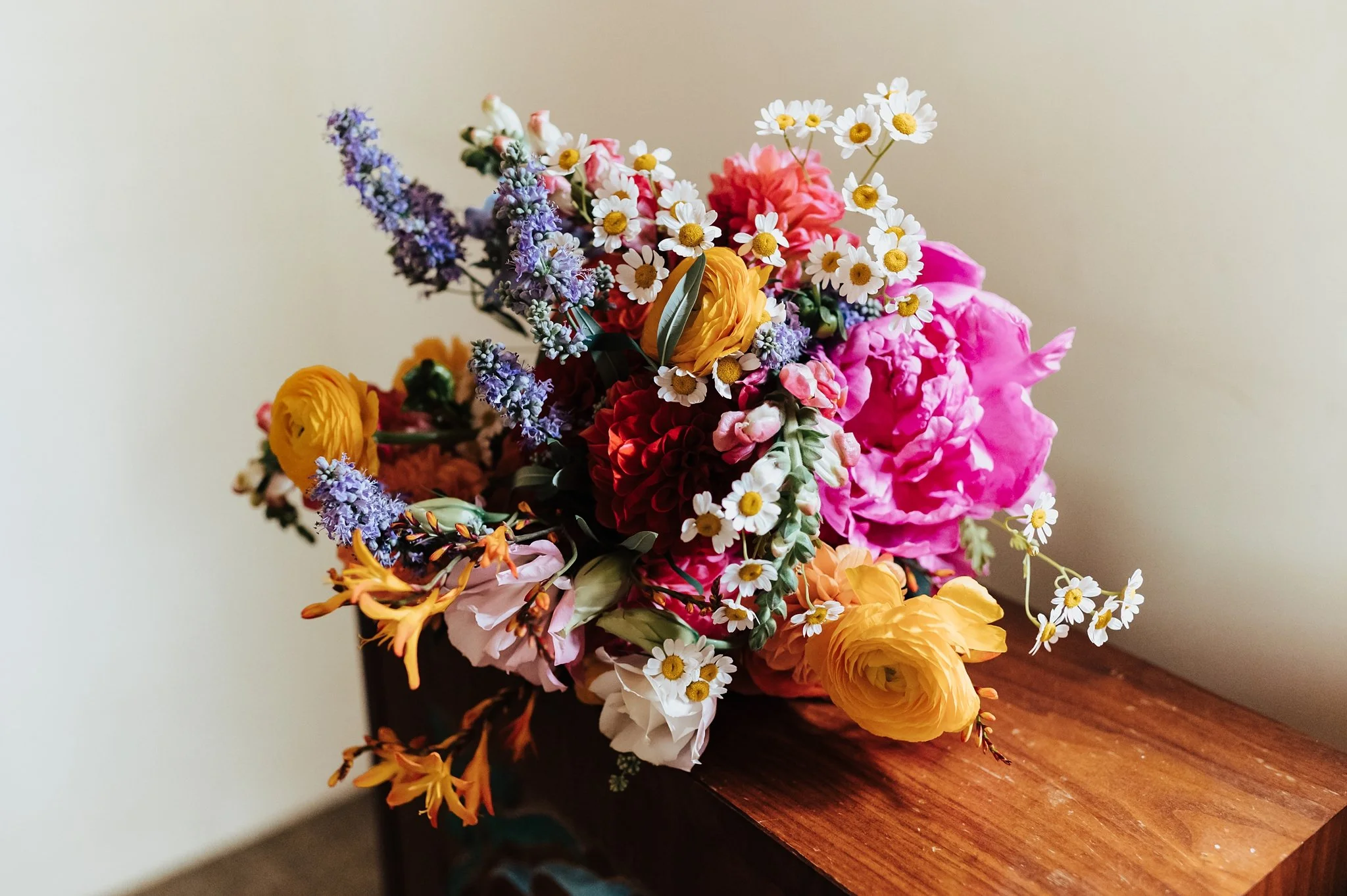 Alicia+lucia+photography+-+chapel+wedding+-+garden+wedding+-+unm+alumni+chapel_0007.jpg