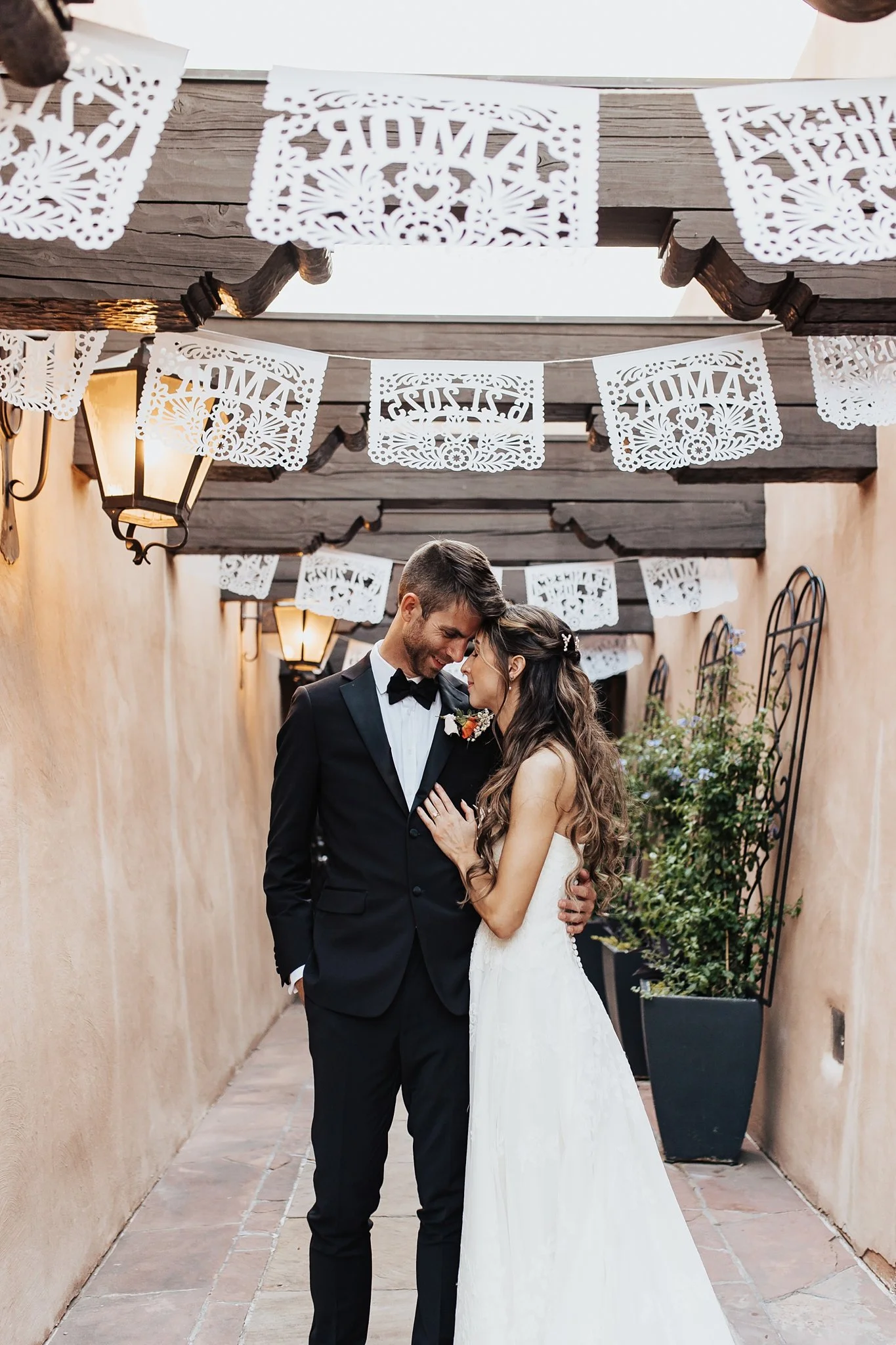 Alicia+lucia+photography+-+santa+fe+plaza+-+la+fonda+wedding+-+destination+wedding_0101.jpg