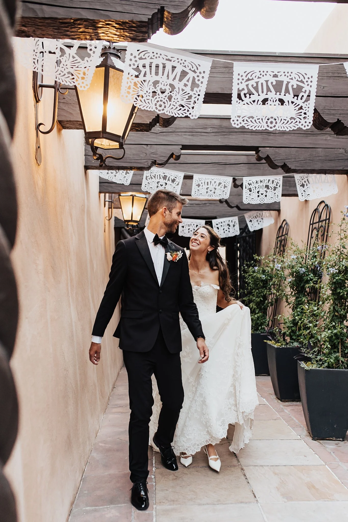 Alicia+lucia+photography+-+santa+fe+plaza+-+la+fonda+wedding+-+destination+wedding_0104.jpg