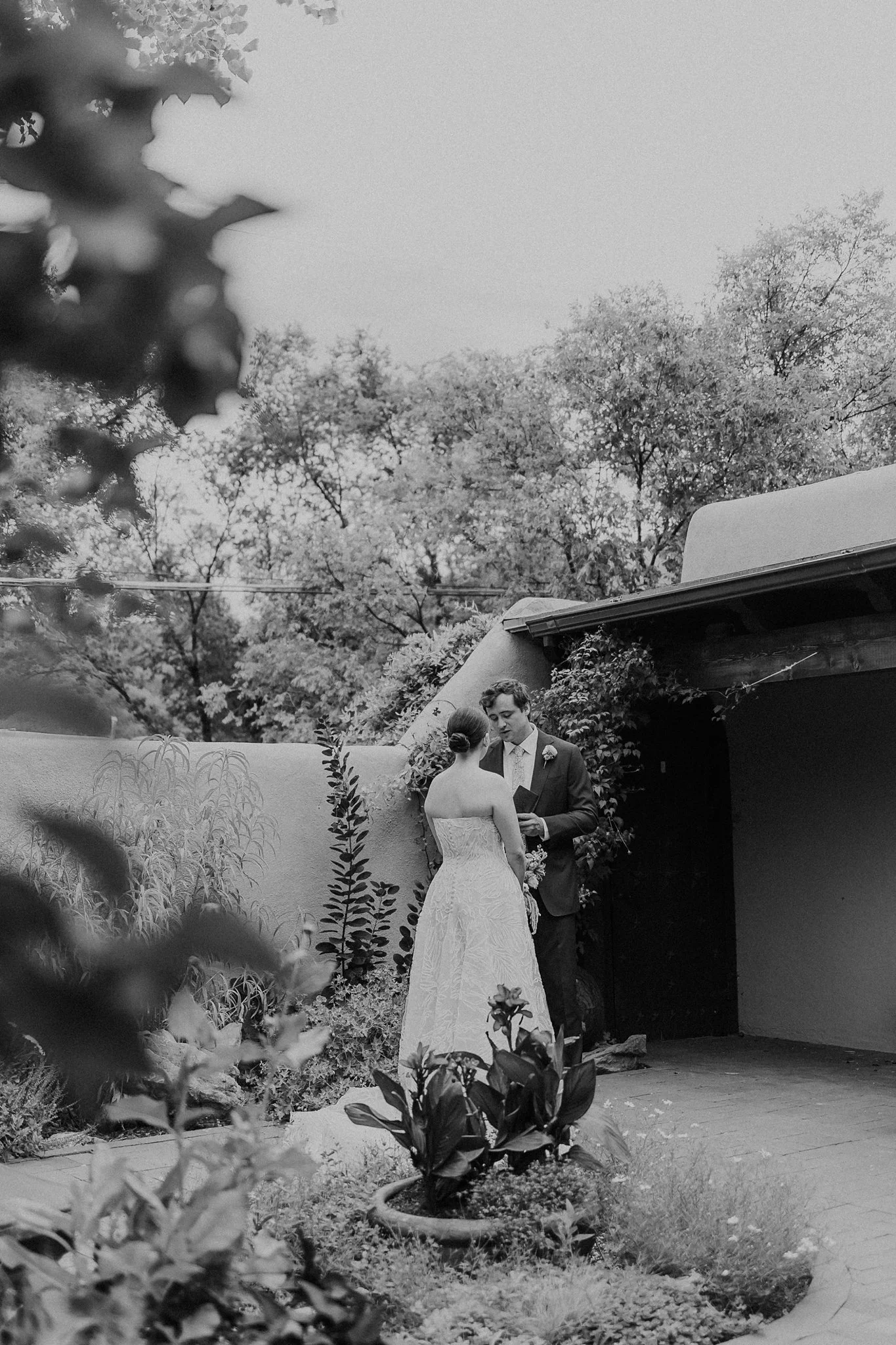 Alicia+lucia+photography+-+garden+wedding+-+gerald+peters+wedding+-+la+posada+wedding_0026.jpg