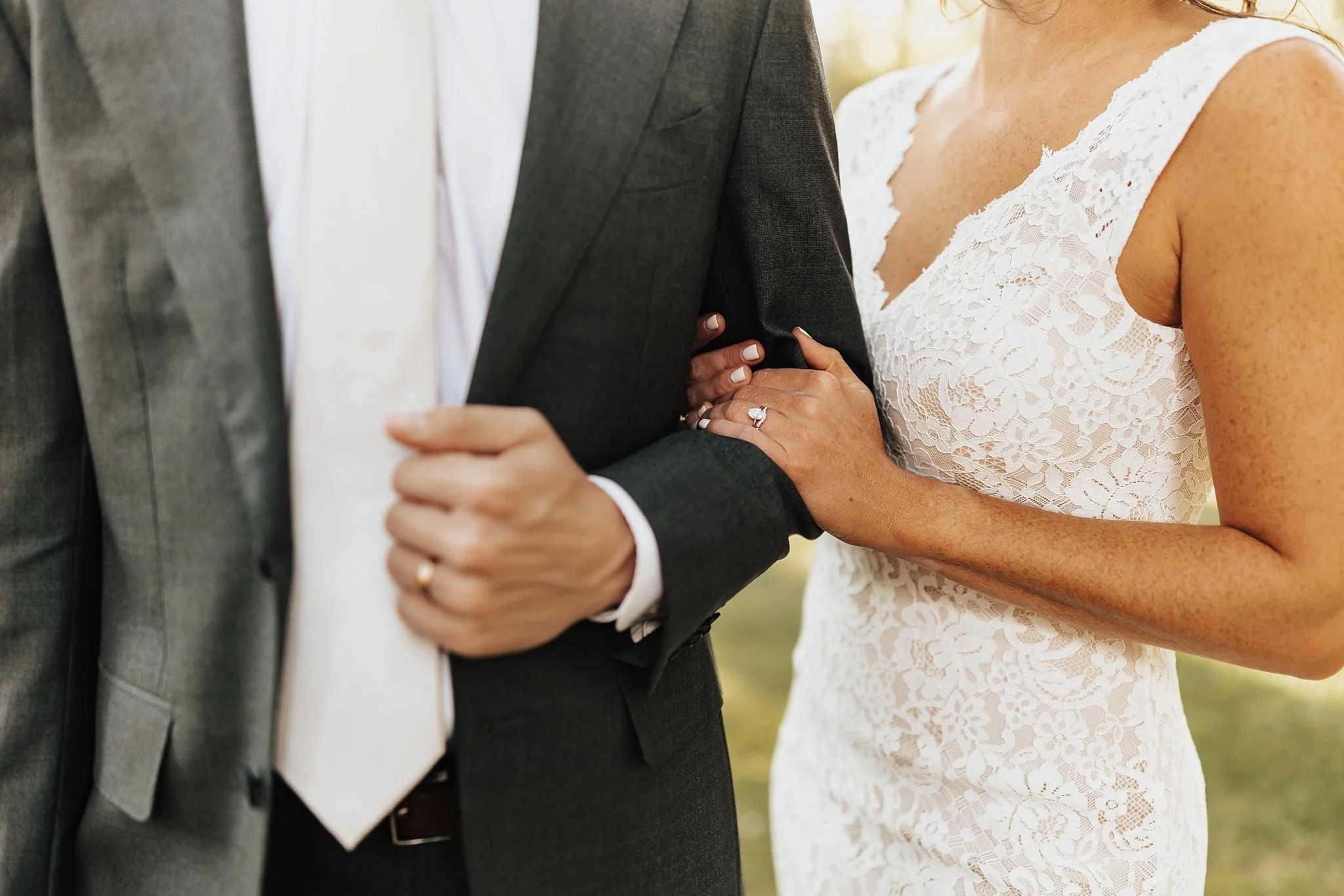 Alicia+lucia+photography+-+taos+wedding+-+el+monte+sagrado+wedding+-+taos+gorge+wedding_0040.jpg