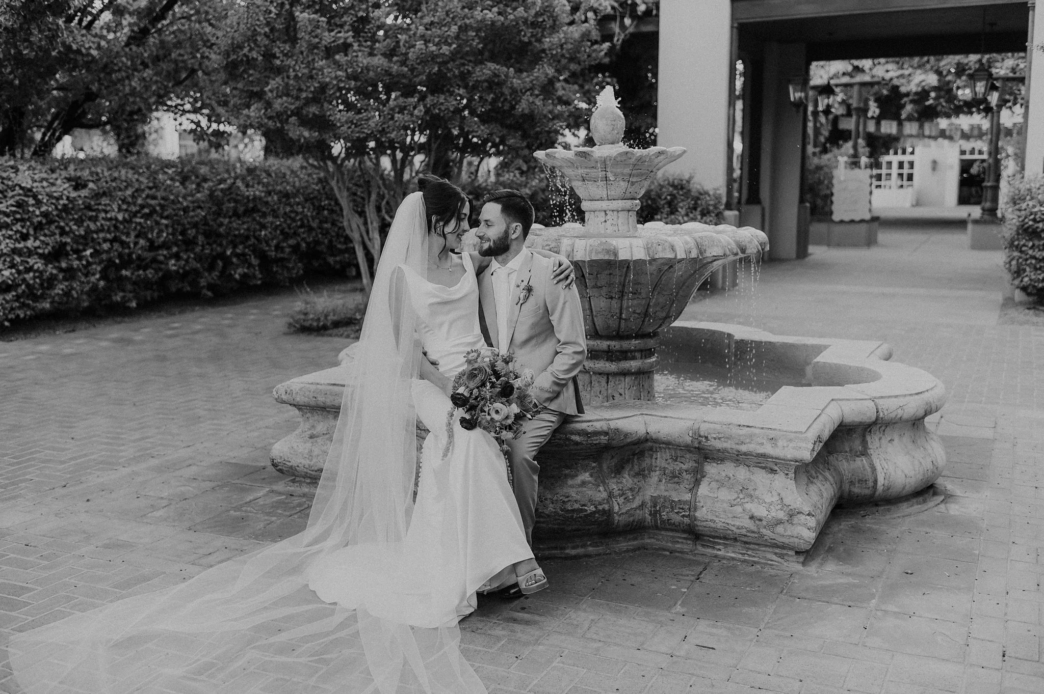 Alicia+lucia+photography+-+hotel+albuquerque+-+old+town+wedding+-+albuquerque+wedding_0093.jpg