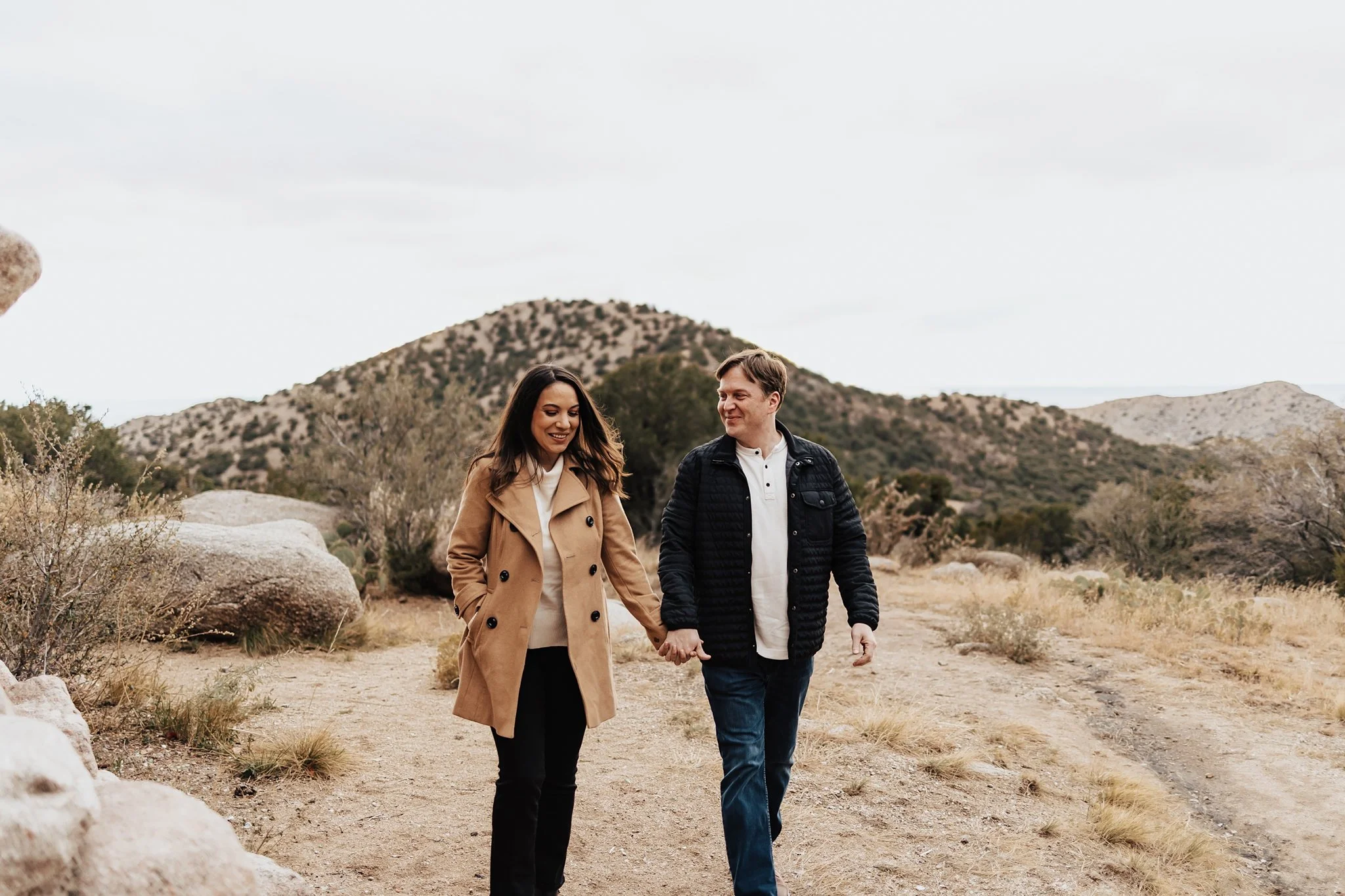 Alicia+lucia+photography+-+desert+engagement+-+mountain+engagement+-+southwest+engagement_0001.jpg