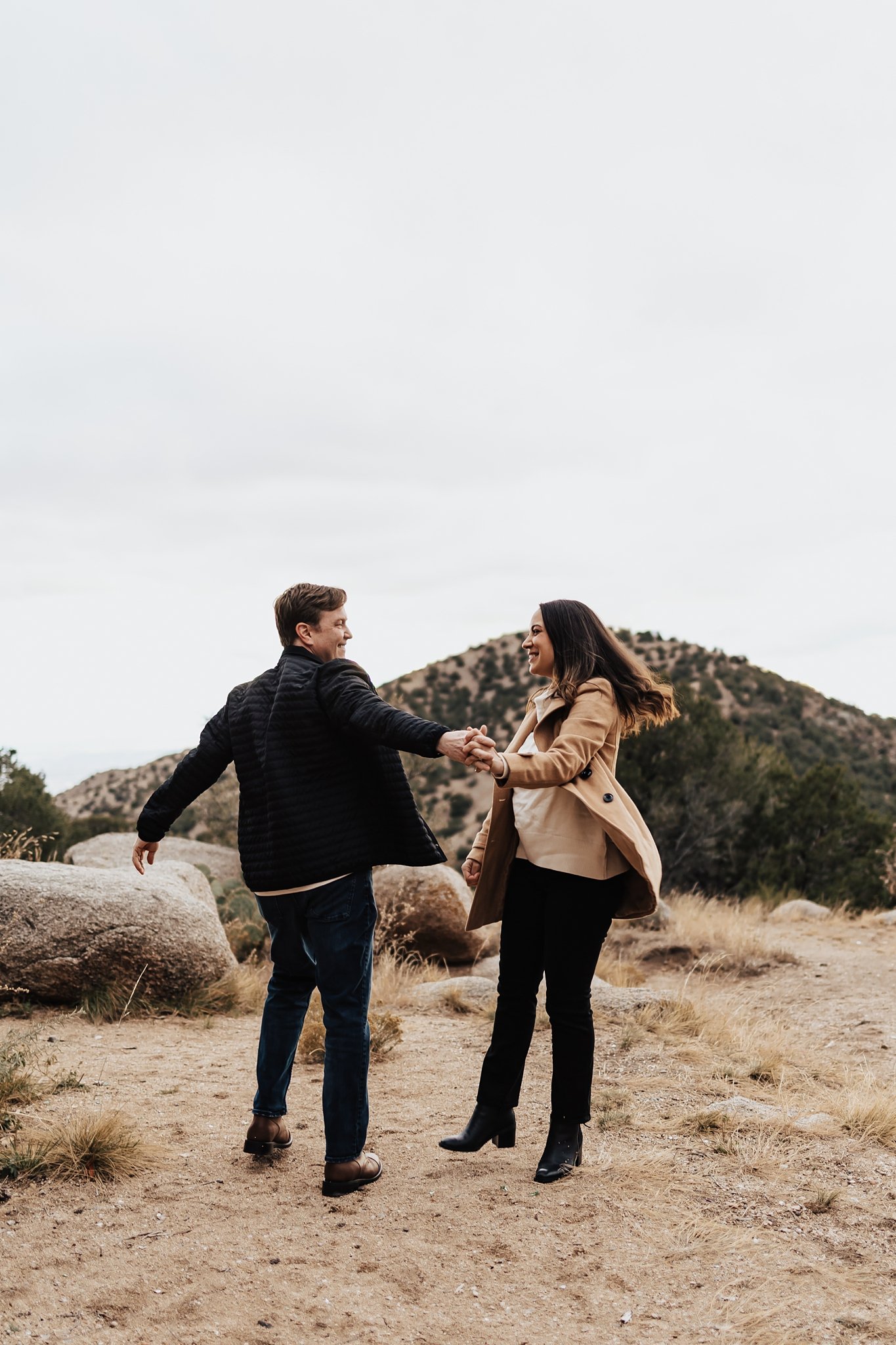 Alicia+lucia+photography+-+desert+engagement+-+mountain+engagement+-+southwest+engagement_0003.jpg