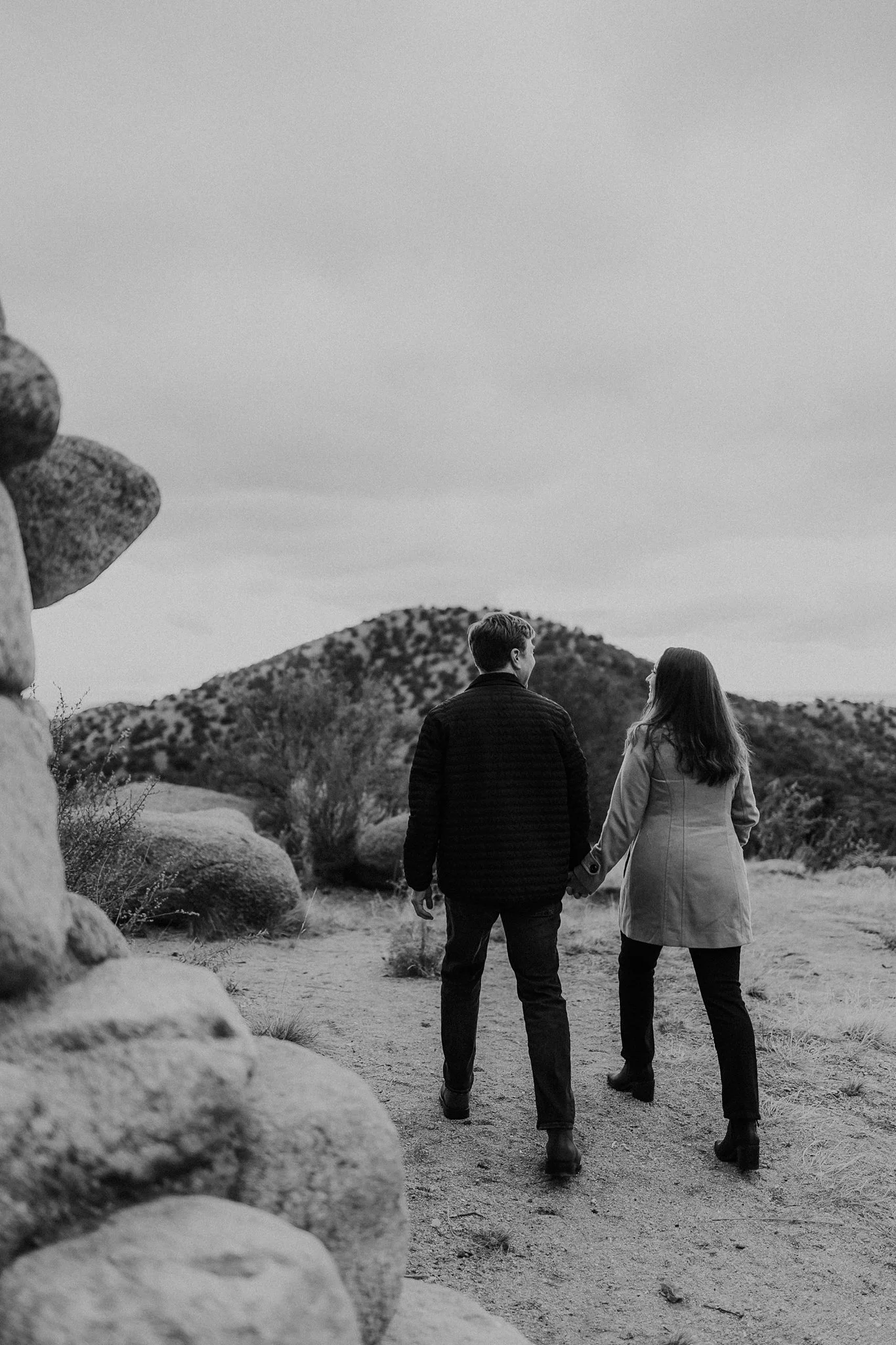 Alicia+lucia+photography+-+desert+engagement+-+mountain+engagement+-+southwest+engagement_0004.jpg