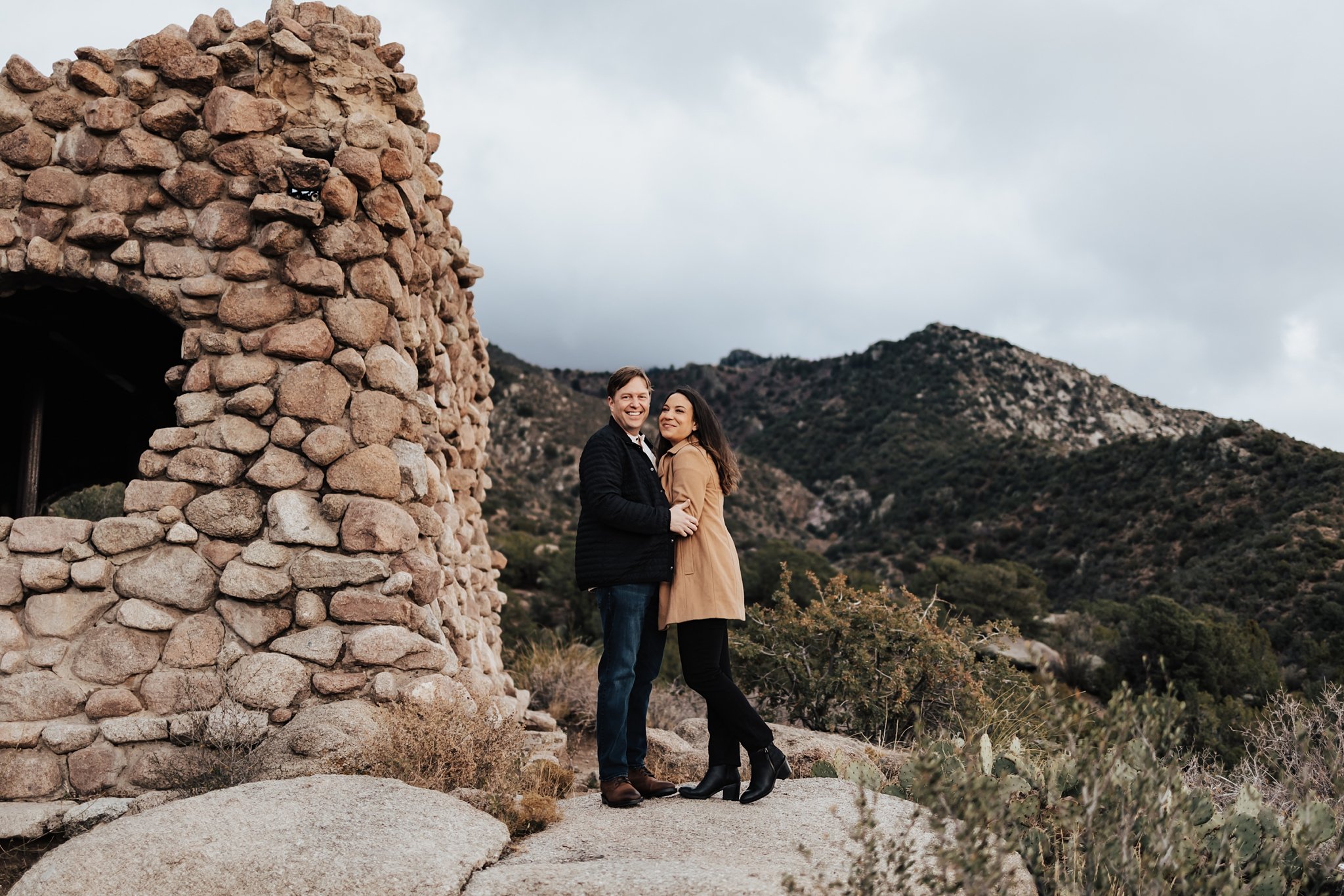 Alicia+lucia+photography+-+desert+engagement+-+mountain+engagement+-+southwest+engagement_0011.jpg