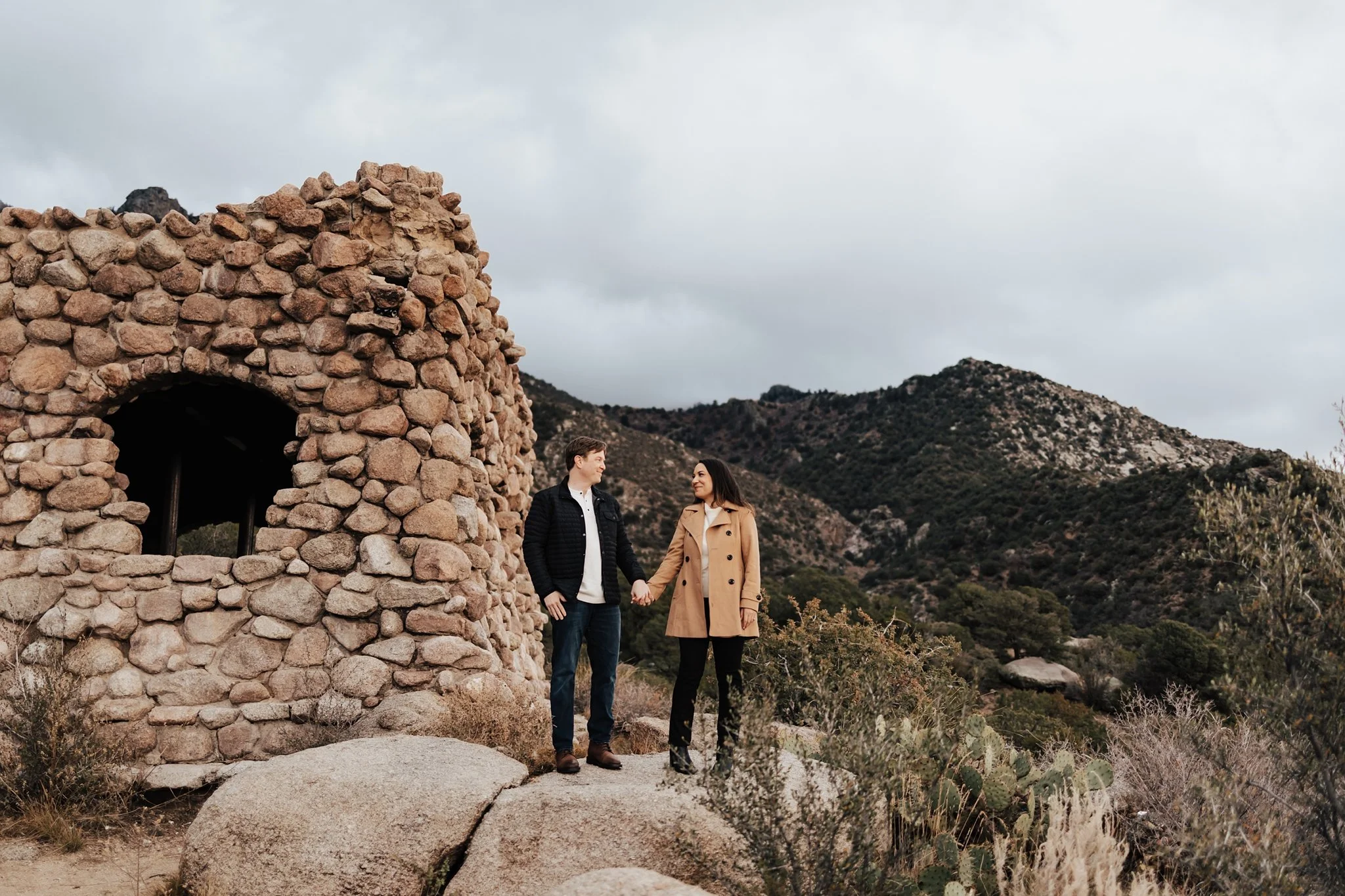 Alicia+lucia+photography+-+desert+engagement+-+mountain+engagement+-+southwest+engagement_0014.jpg