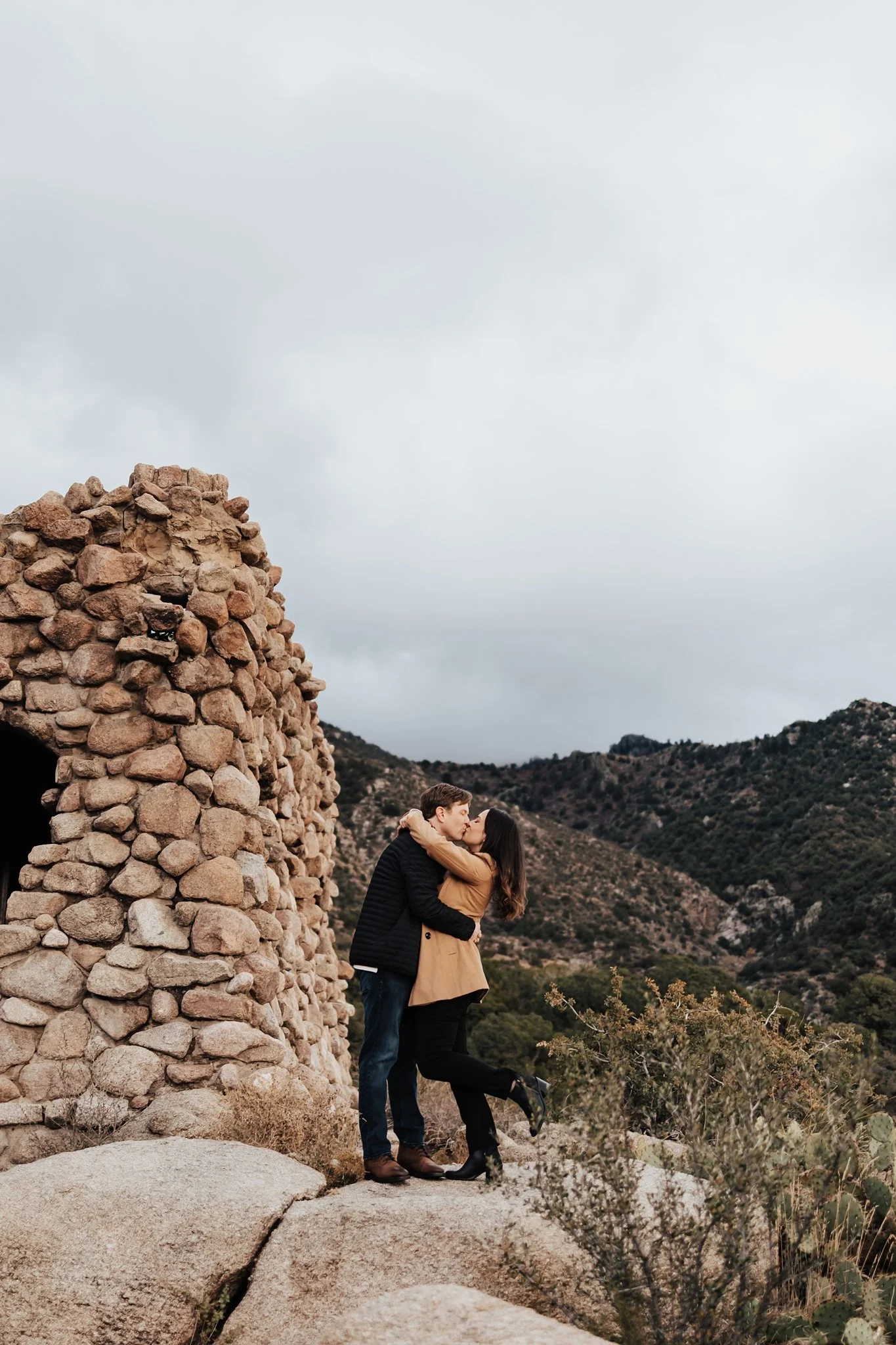 Alicia+lucia+photography+-+desert+engagement+-+mountain+engagement+-+southwest+engagement_0015.jpg
