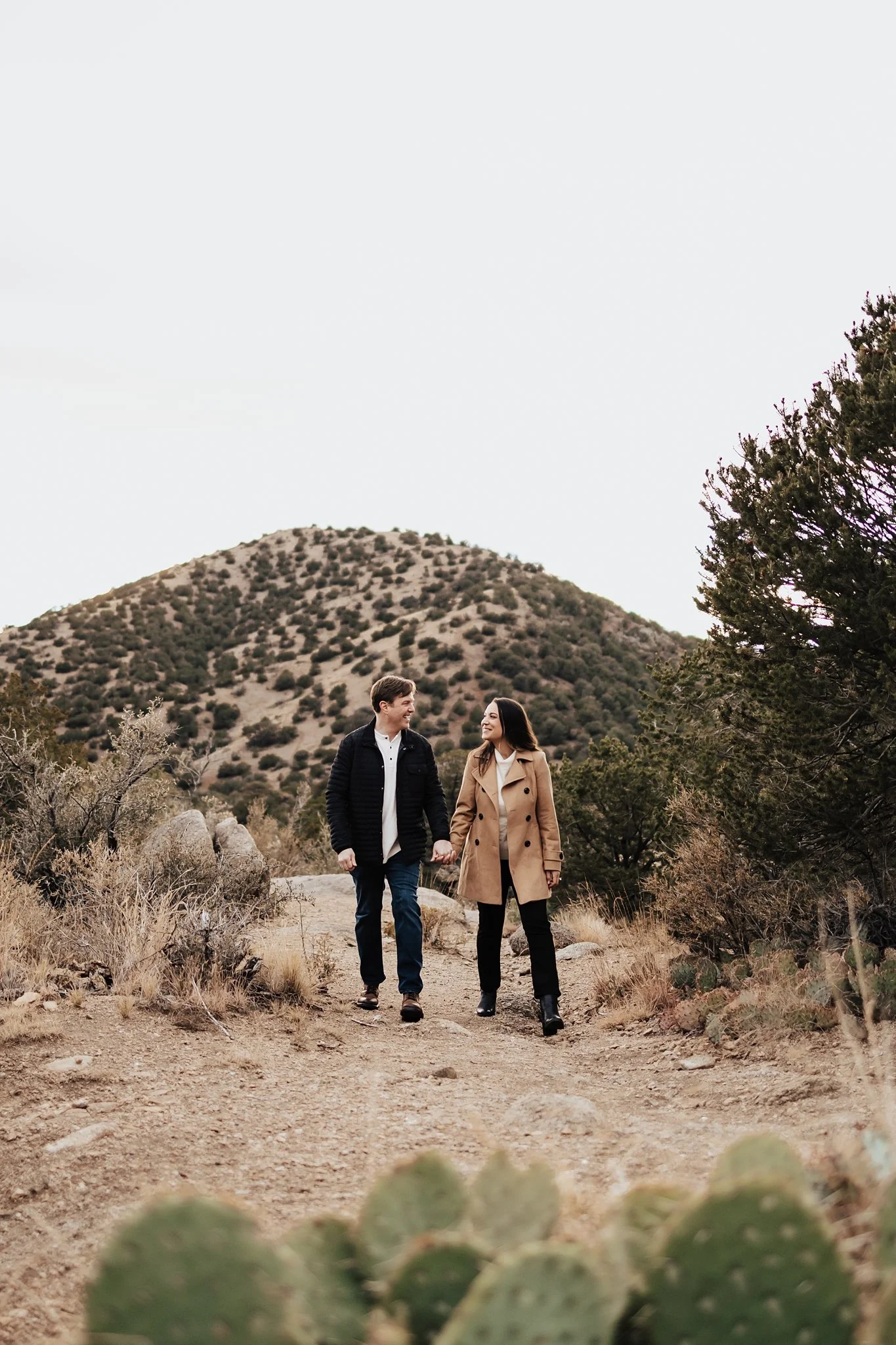 Alicia+lucia+photography+-+desert+engagement+-+mountain+engagement+-+southwest+engagement_0016.jpg