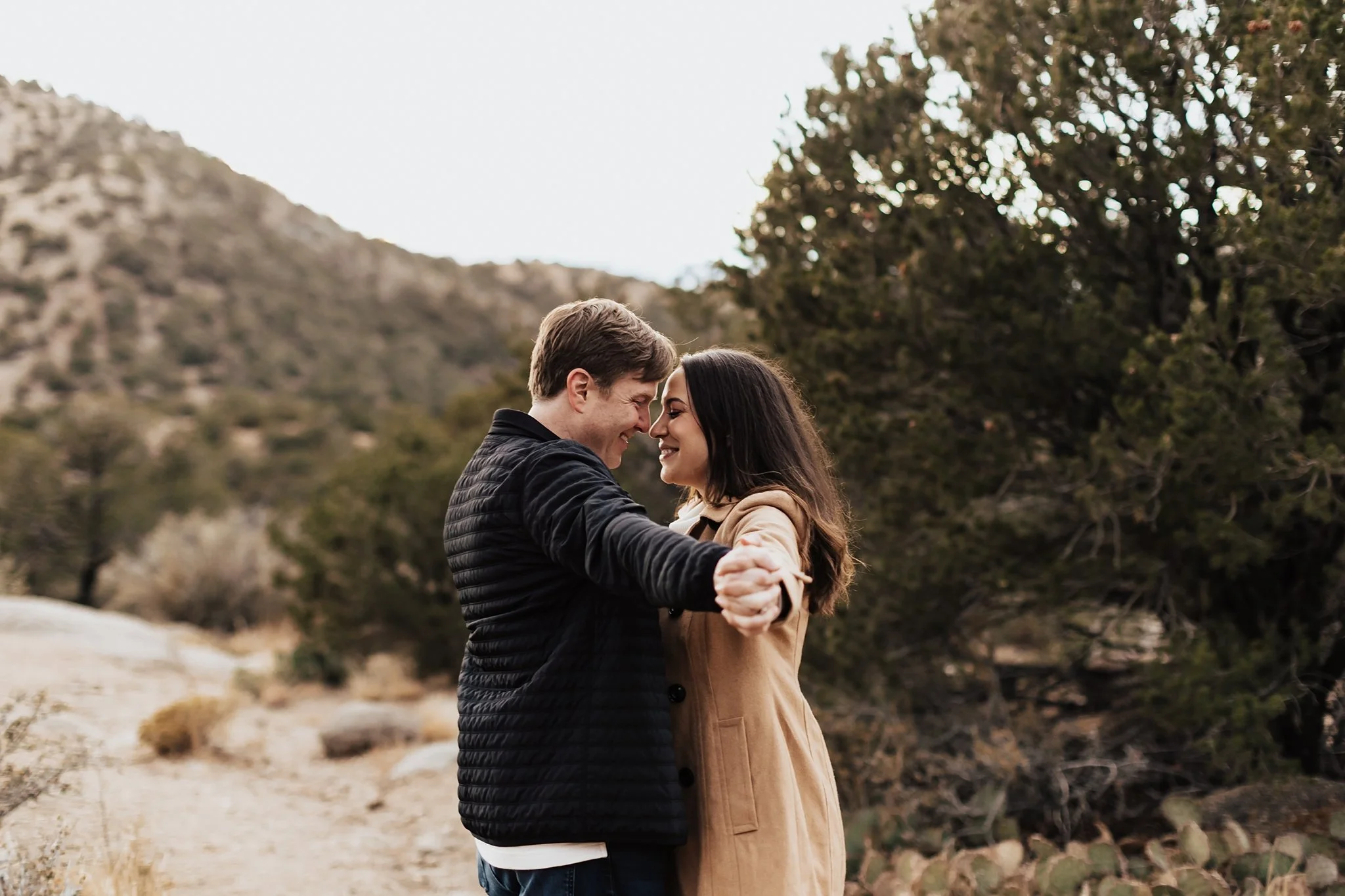 Alicia+lucia+photography+-+desert+engagement+-+mountain+engagement+-+southwest+engagement_0021.jpg