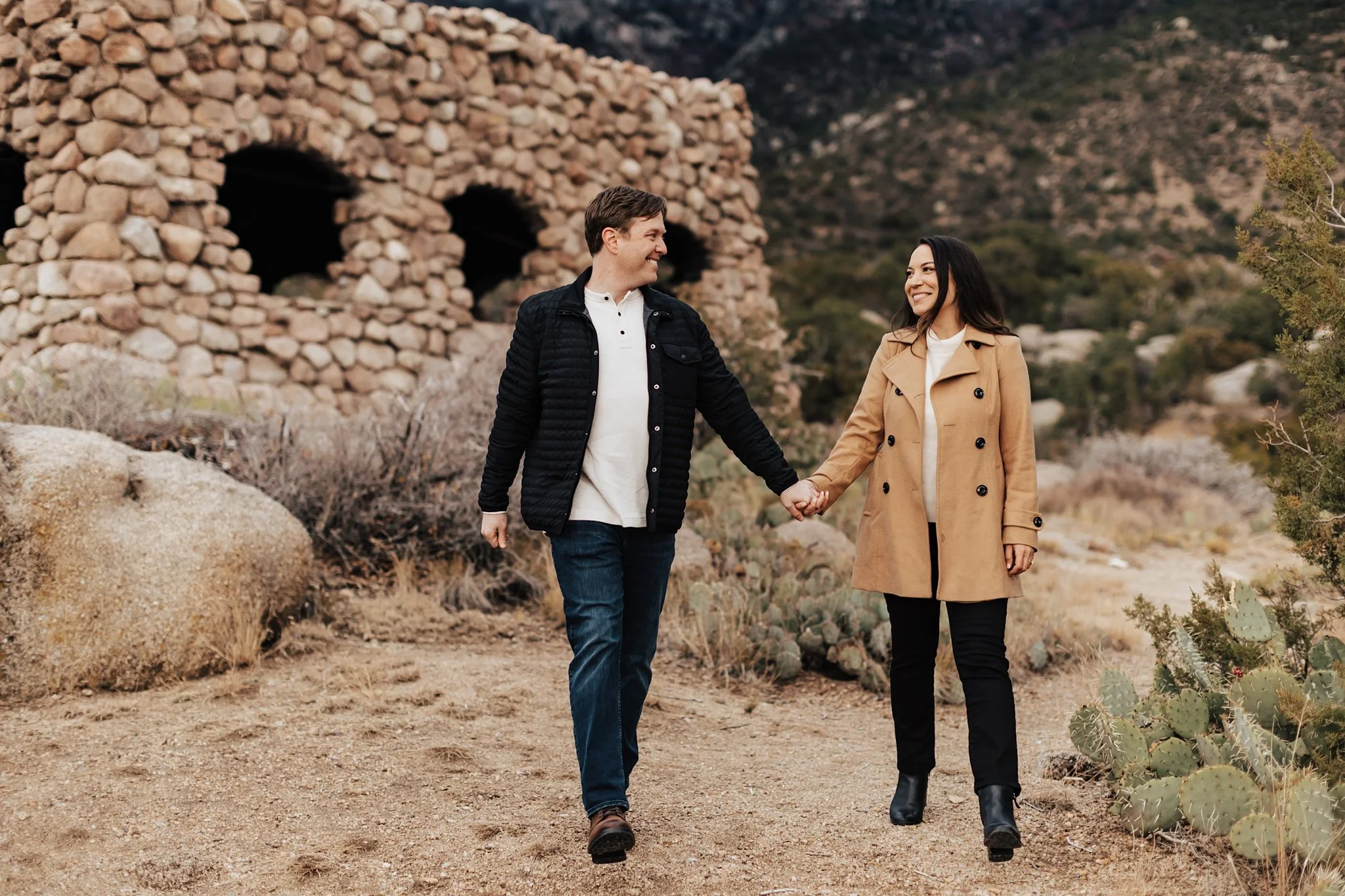 Alicia+lucia+photography+-+desert+engagement+-+mountain+engagement+-+southwest+engagement_0028.jpg