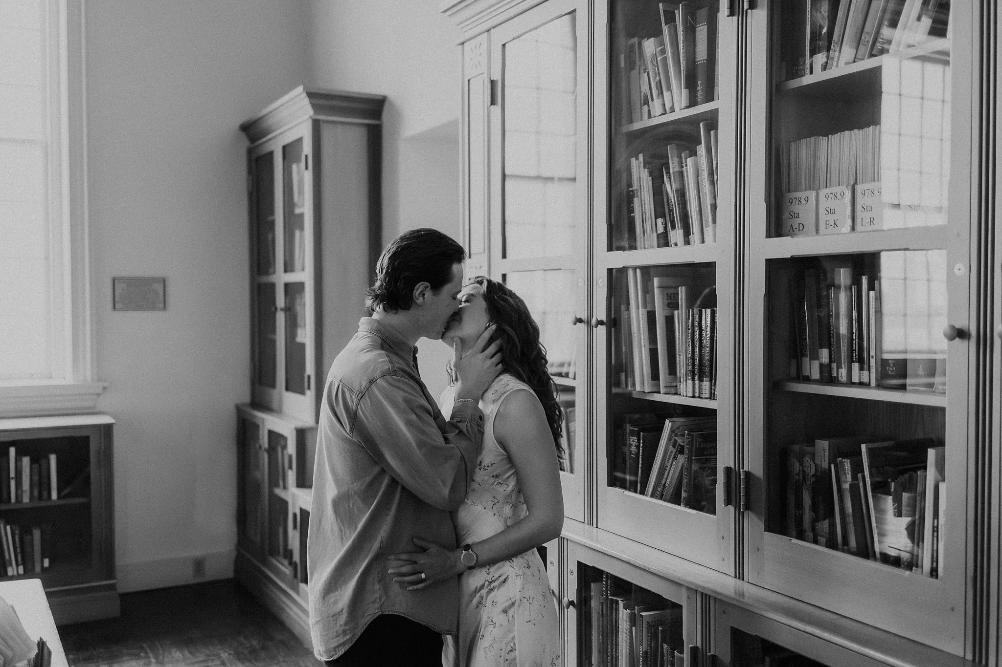 Alicia+lucia+photography+-+santa+fe+engagement+book+shop+engagement+-+library+engagement_0008.jpg