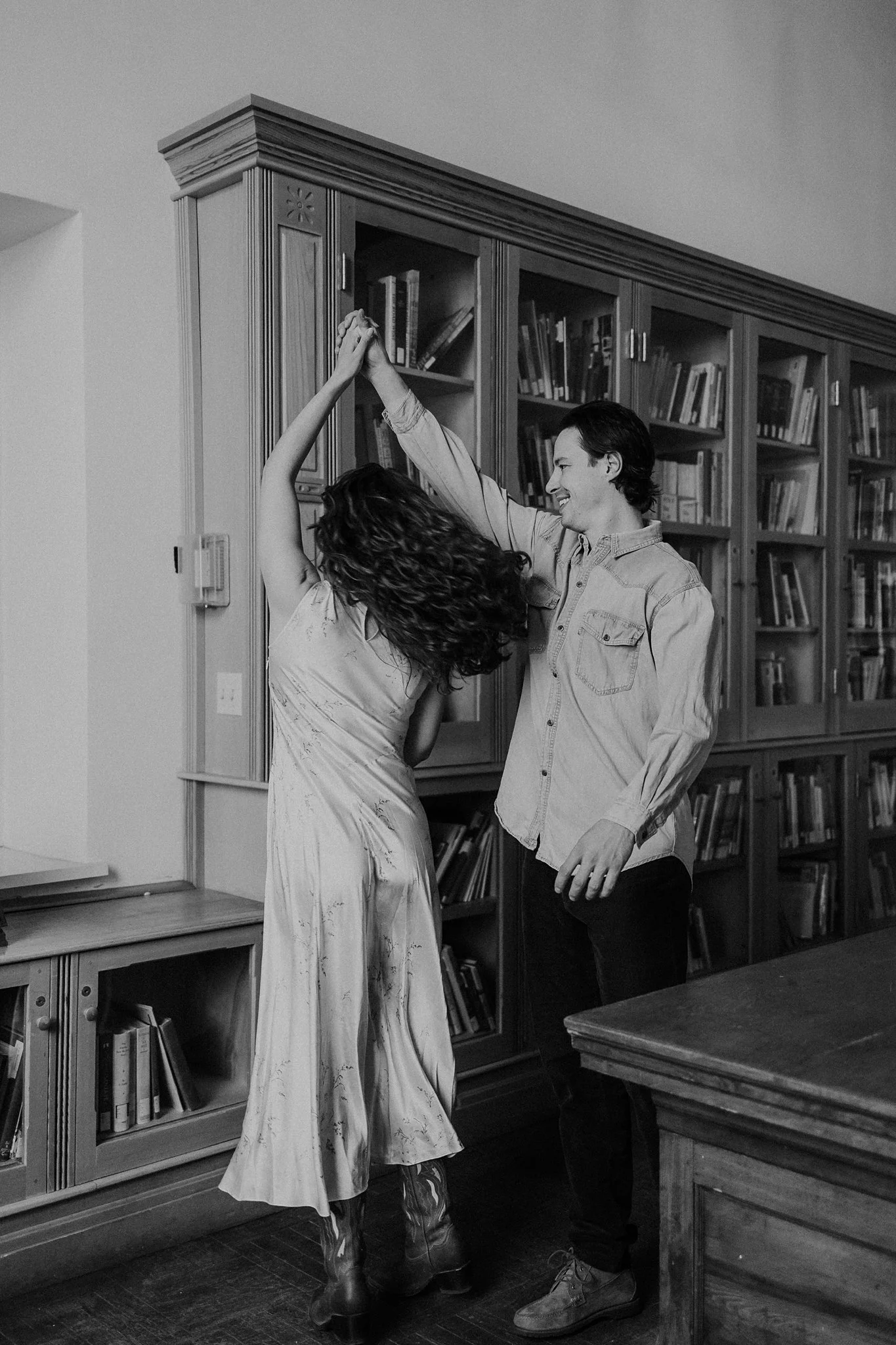 Alicia+lucia+photography+-+santa+fe+engagement+book+shop+engagement+-+library+engagement_0011.jpg