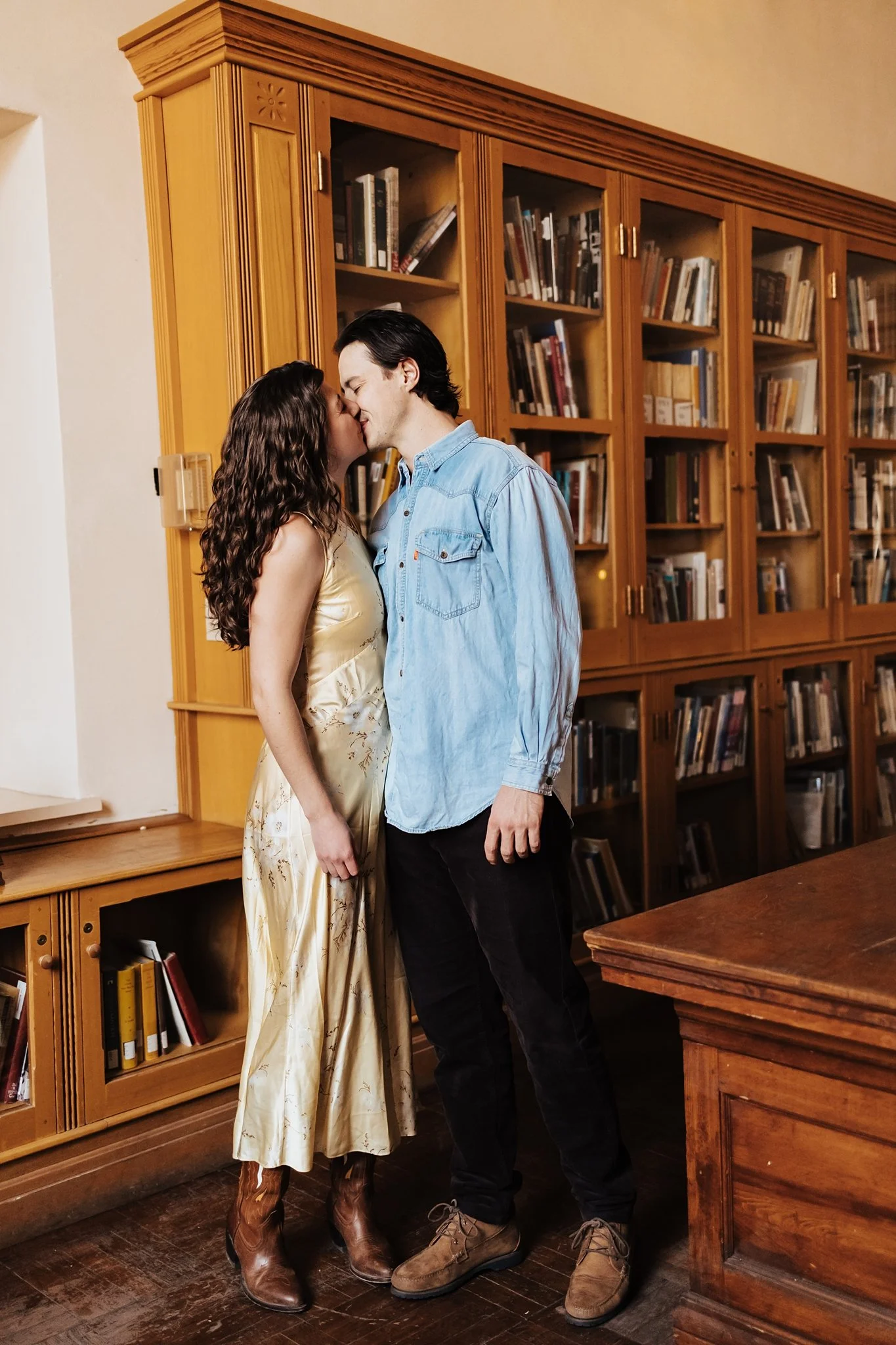 Alicia+lucia+photography+-+santa+fe+engagement+book+shop+engagement+-+library+engagement_0012.jpg