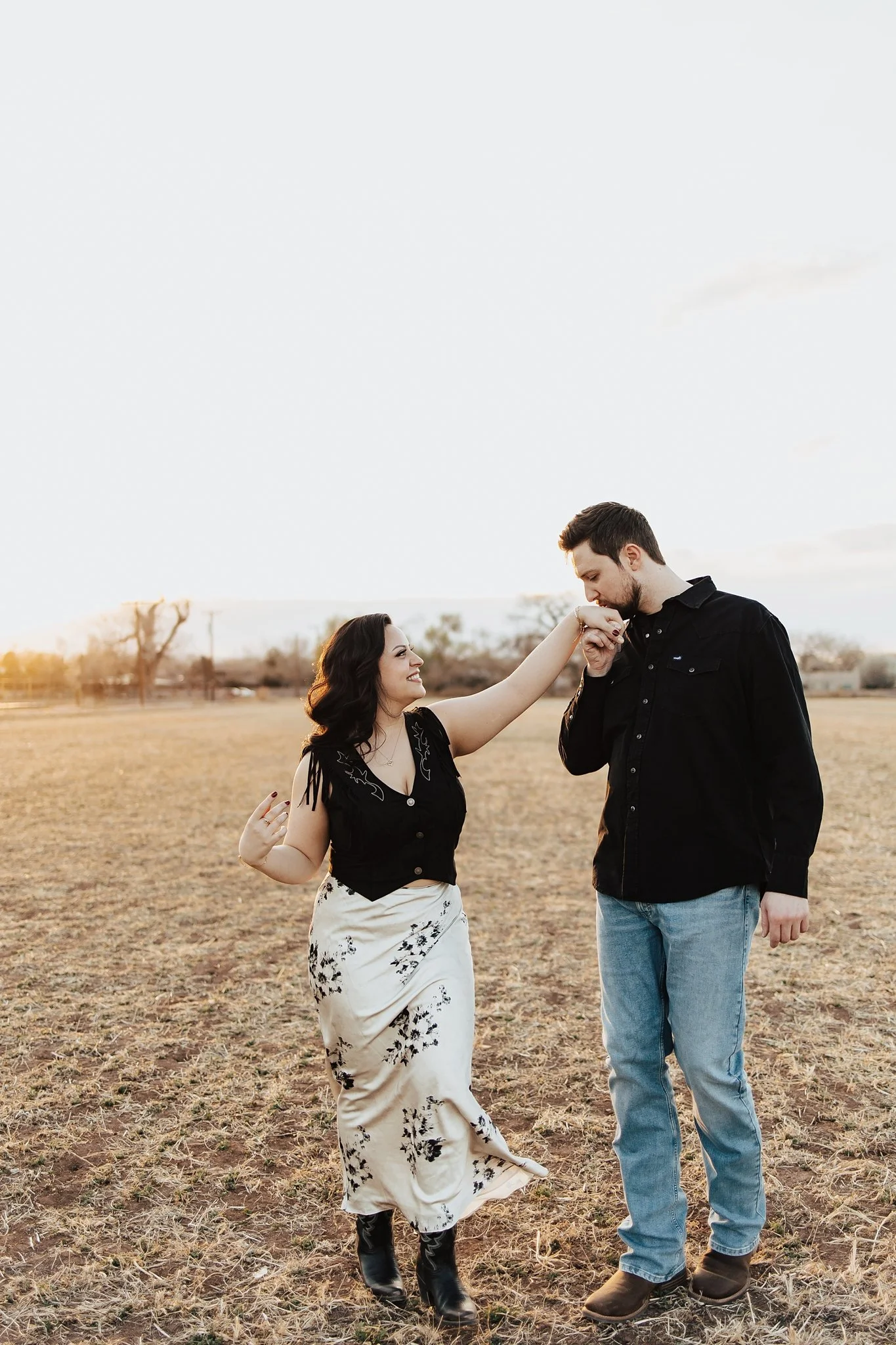 Alicia+lucia+photography+-+desert+engagement+-+southwest+engagement+-+santa+fe+wedding_0048.jpg