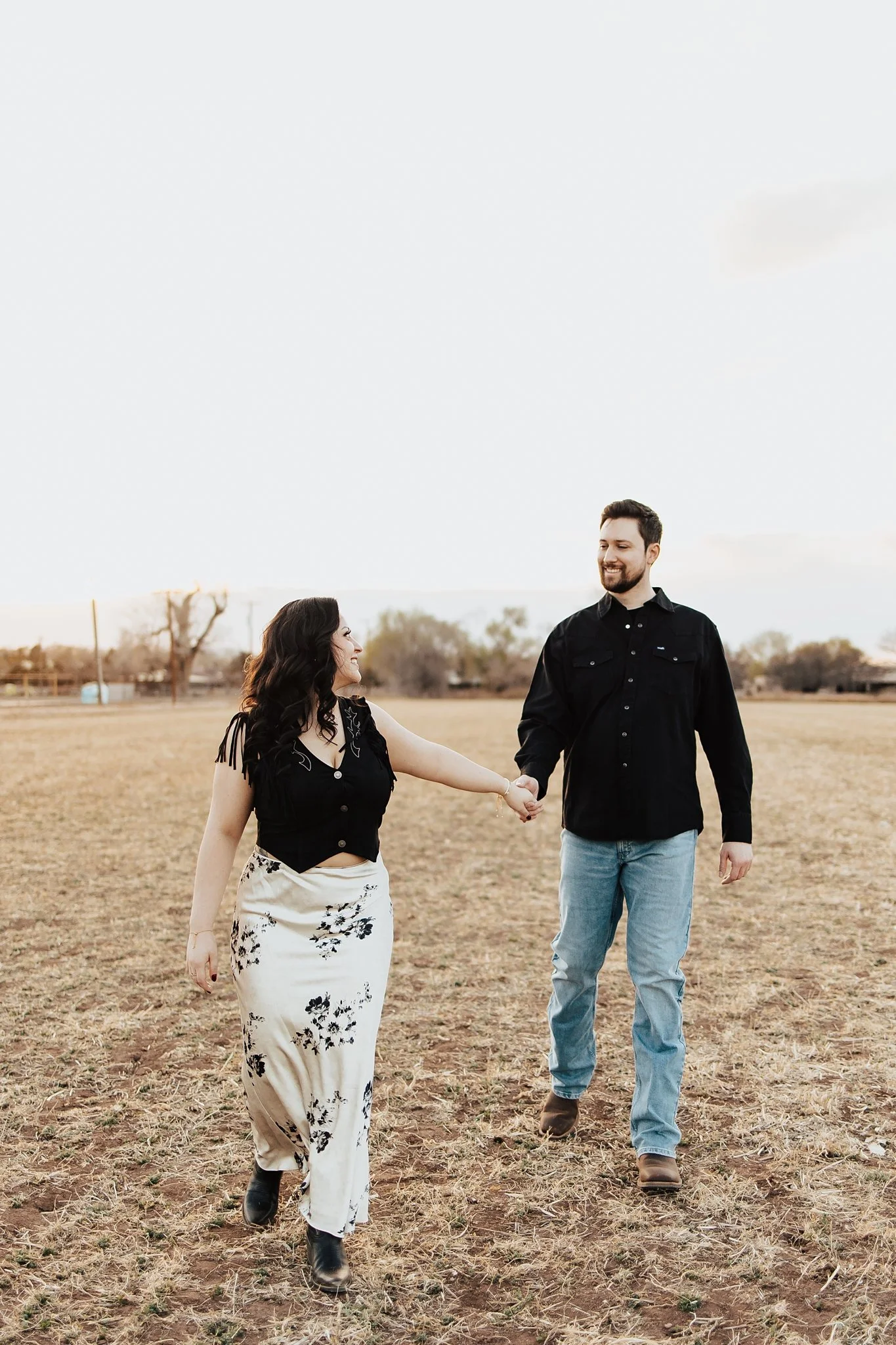 Alicia+lucia+photography+-+desert+engagement+-+southwest+engagement+-+santa+fe+wedding_0059.jpg