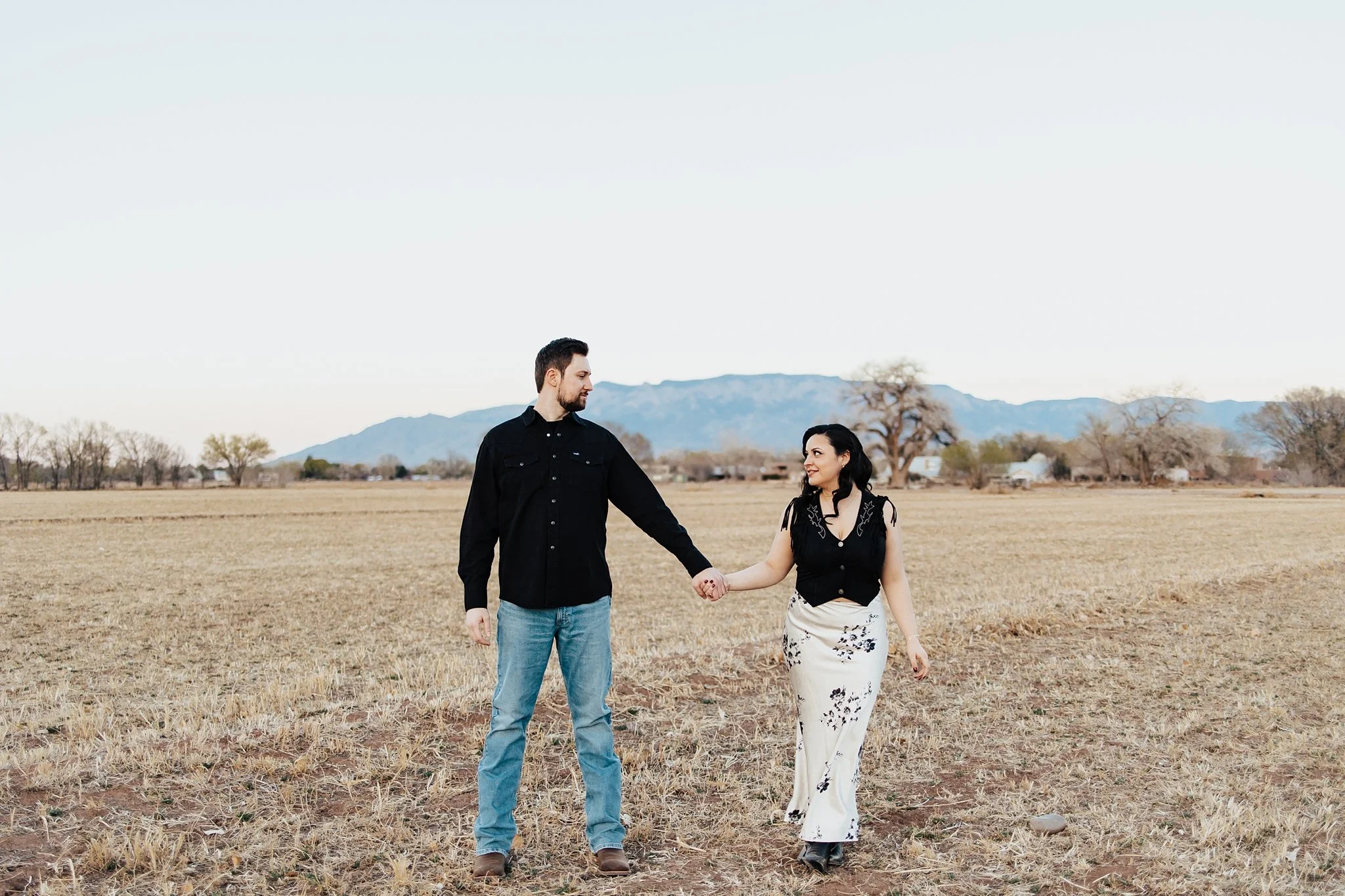 Alicia+lucia+photography+-+desert+engagement+-+southwest+engagement+-+santa+fe+wedding_0072.jpg
