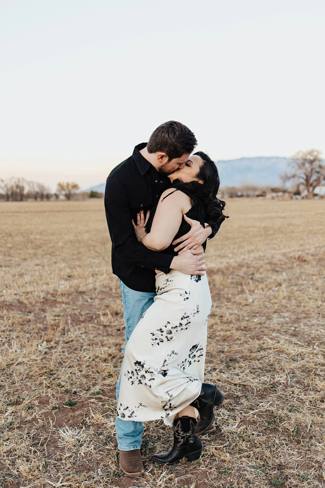 Alicia+lucia+photography+-+desert+engagement+-+southwest+engagement+-+santa+fe+wedding_0080.jpg