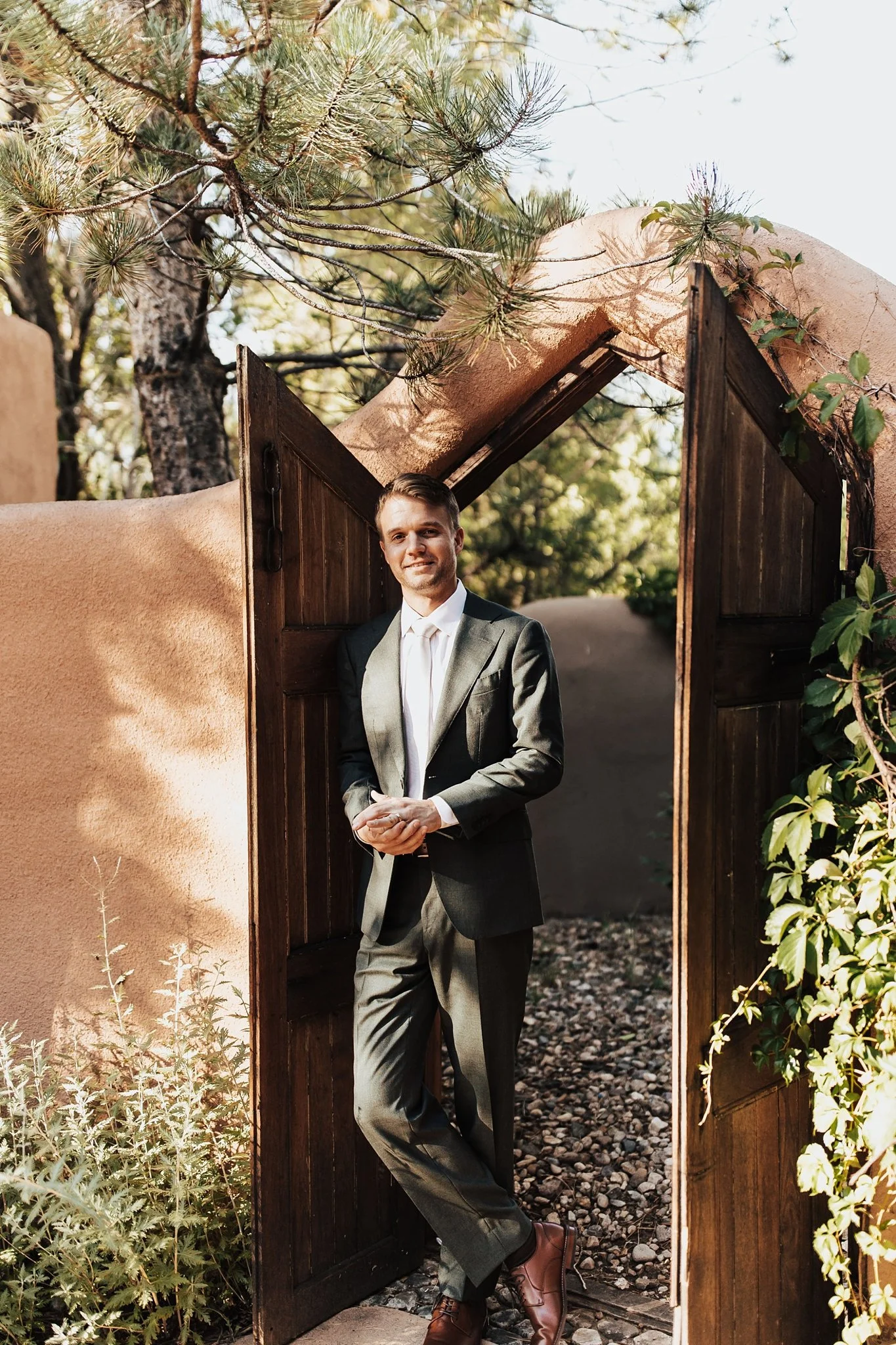 Alicia+lucia+photography+-+groom+style+-+destination+wedding+-+southwest+wedding_0017.jpg