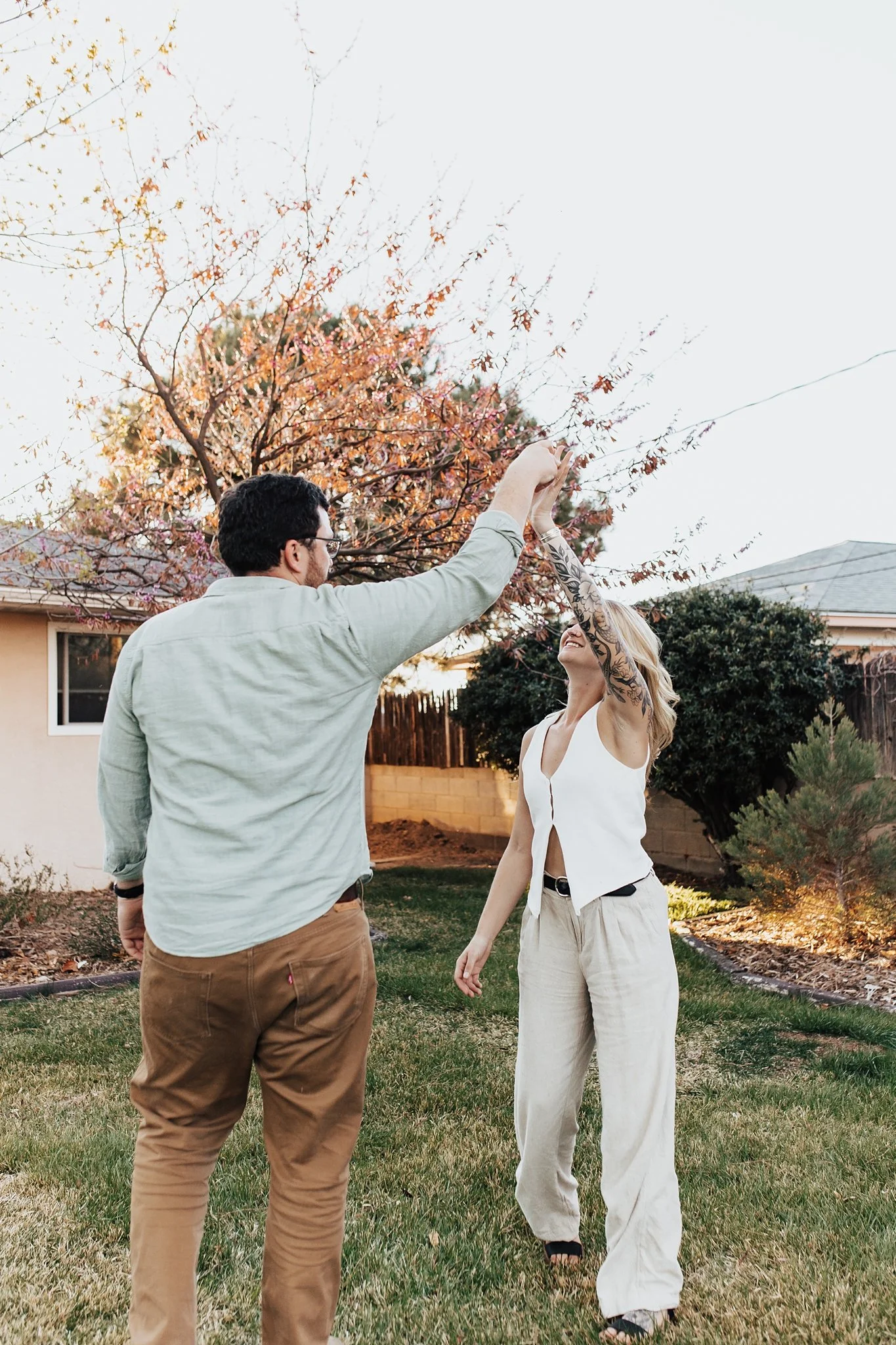 Alicia+lucia+photography+-+home+-+engagement+-+southwest+engagement+-+backyard+wedding_0031.jpg