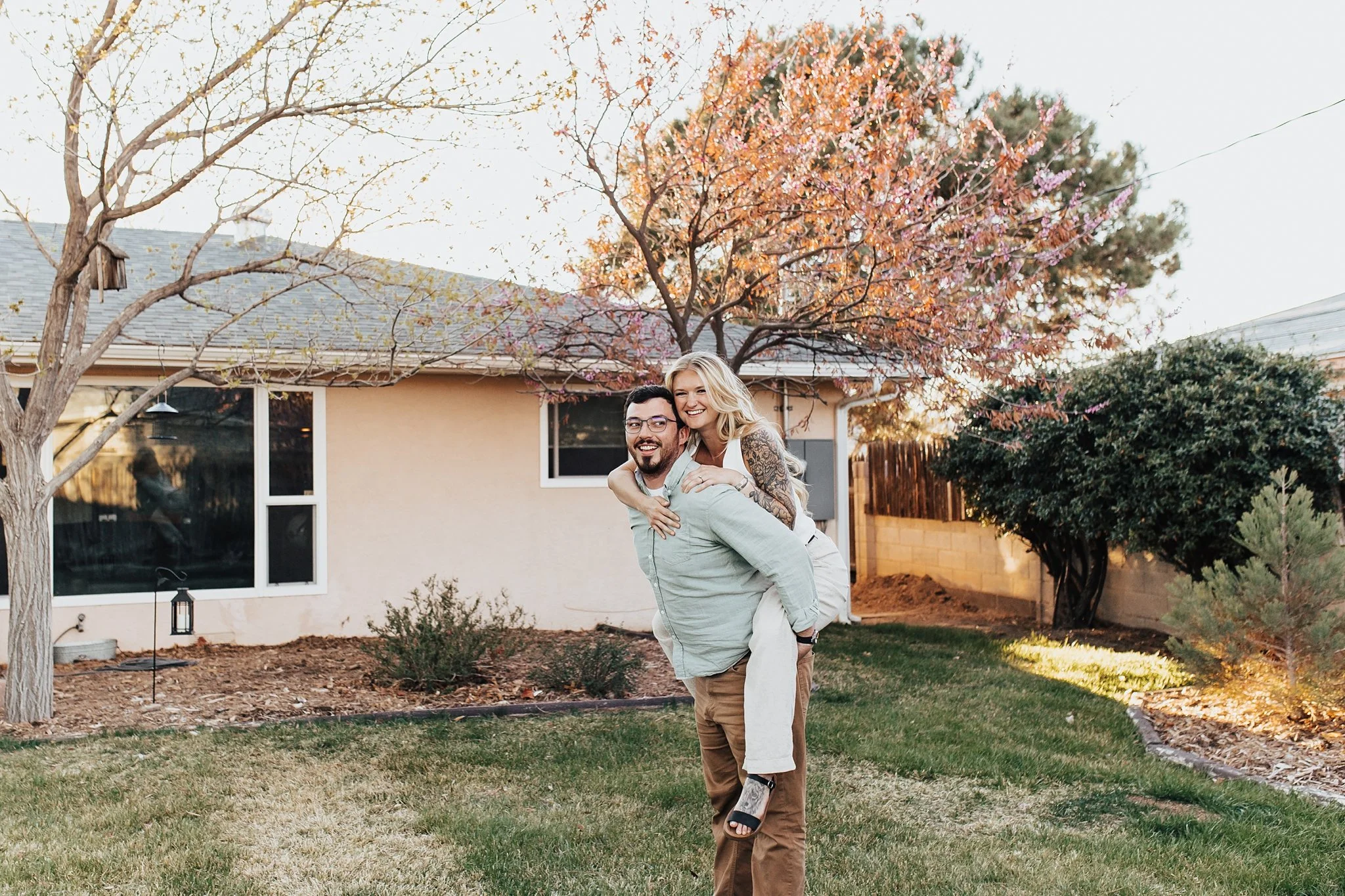 Alicia+lucia+photography+-+home+-+engagement+-+southwest+engagement+-+backyard+wedding_0032.jpg