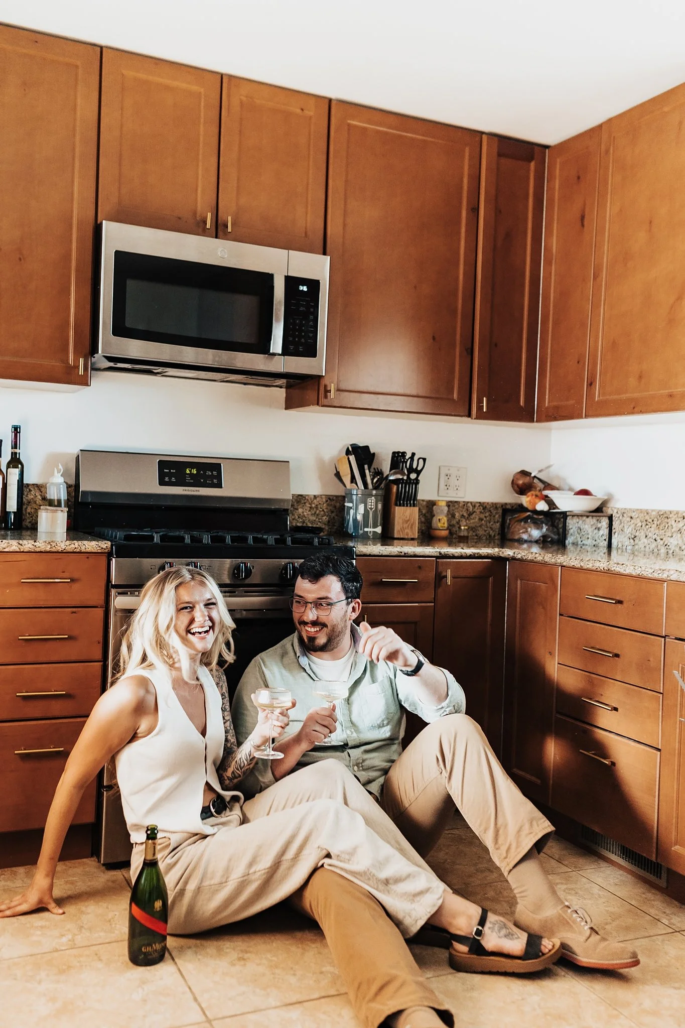 Alicia+lucia+photography+-+home+-+engagement+-+southwest+engagement+-+backyard+wedding_0065.jpg