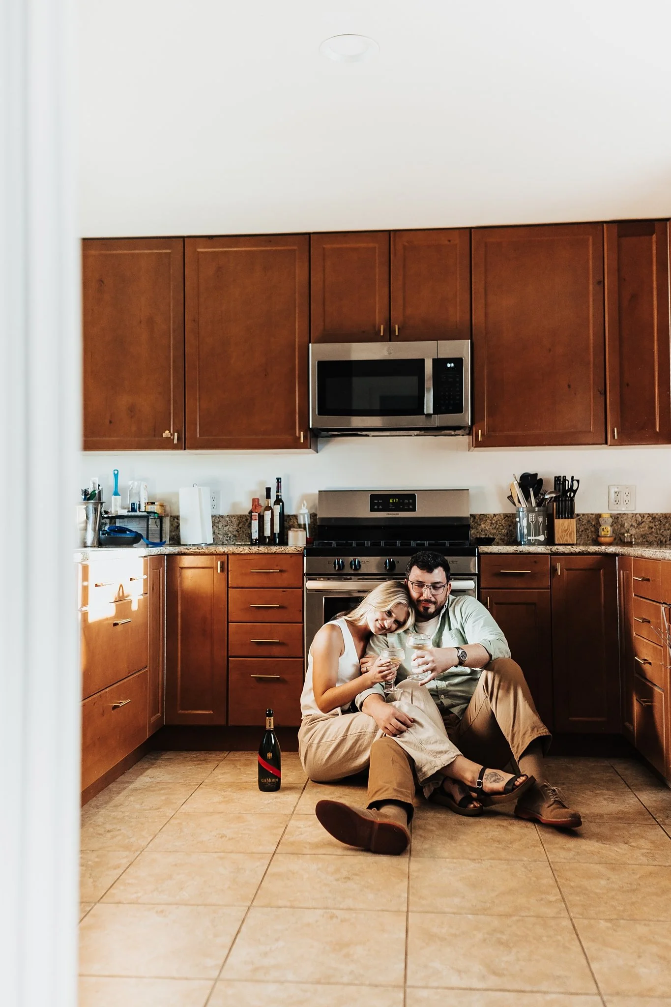 Alicia+lucia+photography+-+home+-+engagement+-+southwest+engagement+-+backyard+wedding_0067.jpg