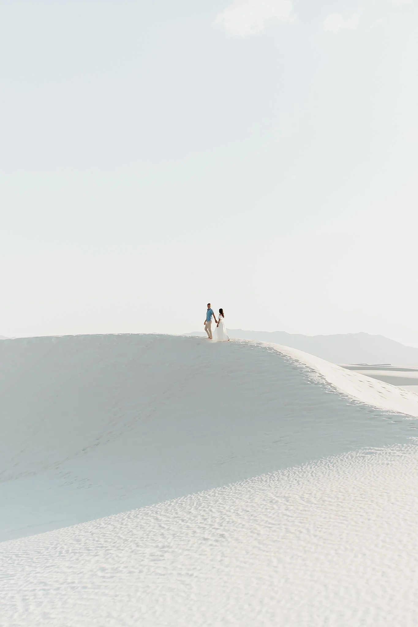 Alicia+lucia+photography+-+white+sands+-+white+sands+national+park+-+white+sands+engagement_0018.jpg