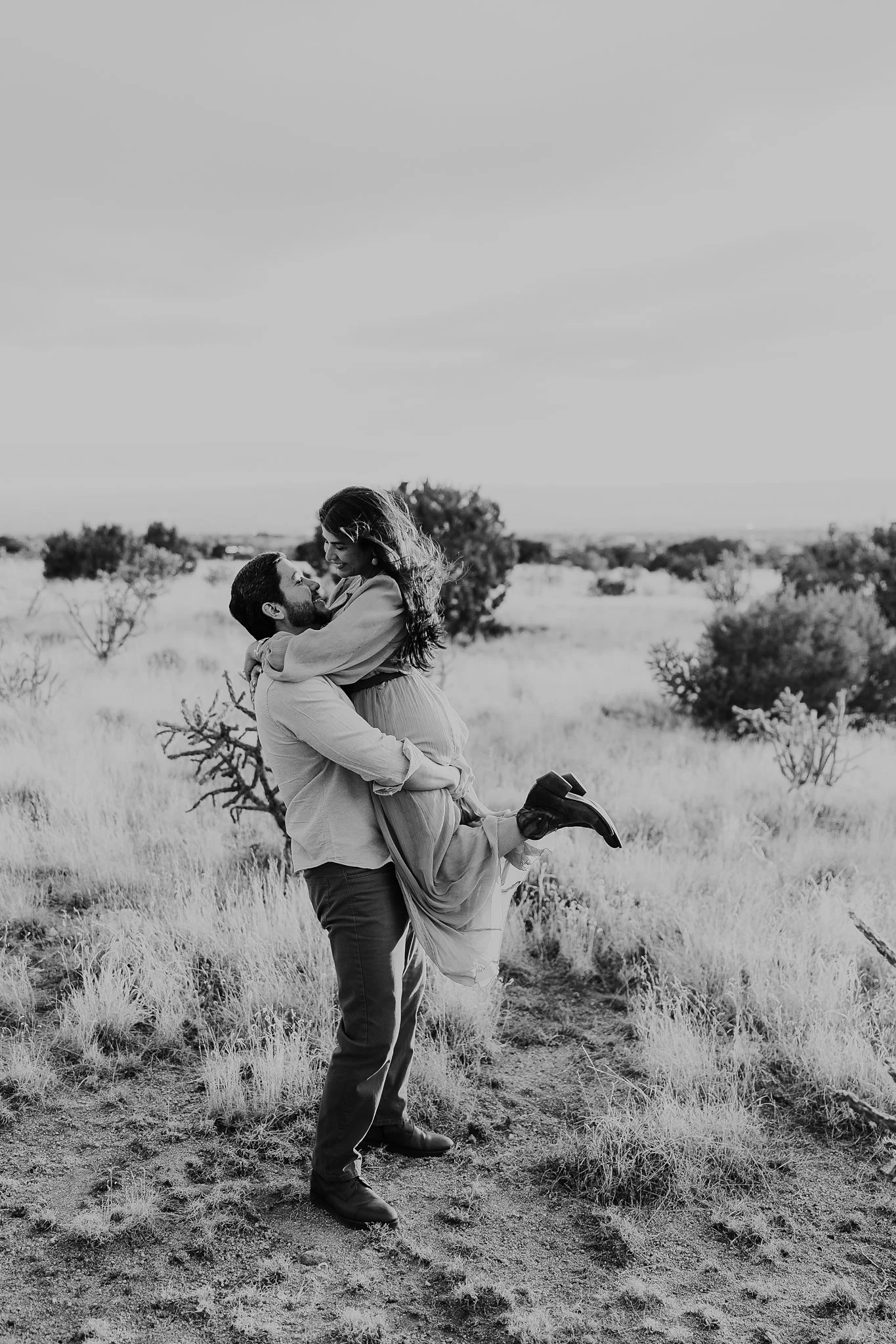 Alicia+lucia+photography+-+desert+engagement+-+southwest+engagement+-+santa+fe+engagement_0010.jpg