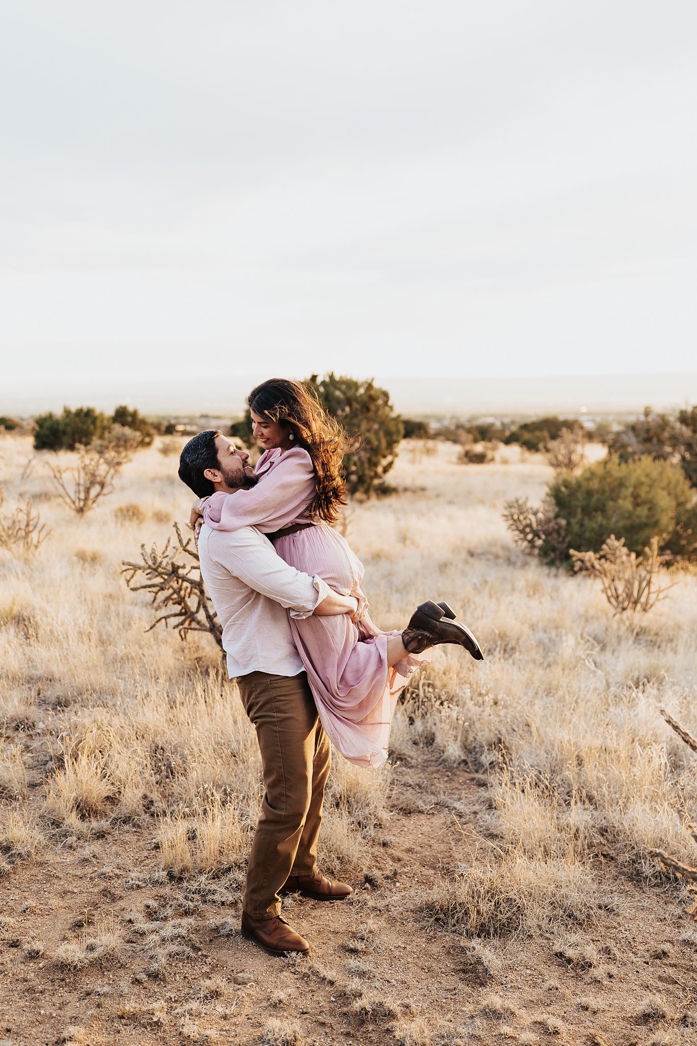 Alicia+lucia+photography+-+desert+engagement+-+southwest+engagement+-+santa+fe+engagement_0009.jpg