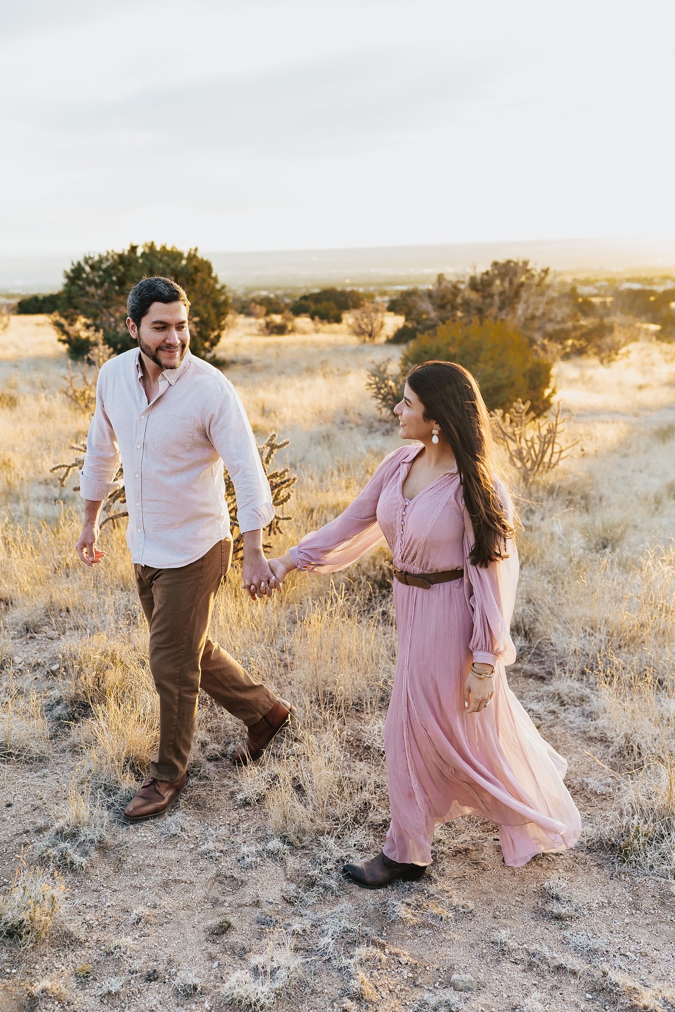 Alicia+lucia+photography+-+desert+engagement+-+southwest+engagement+-+santa+fe+engagement_0020.jpg