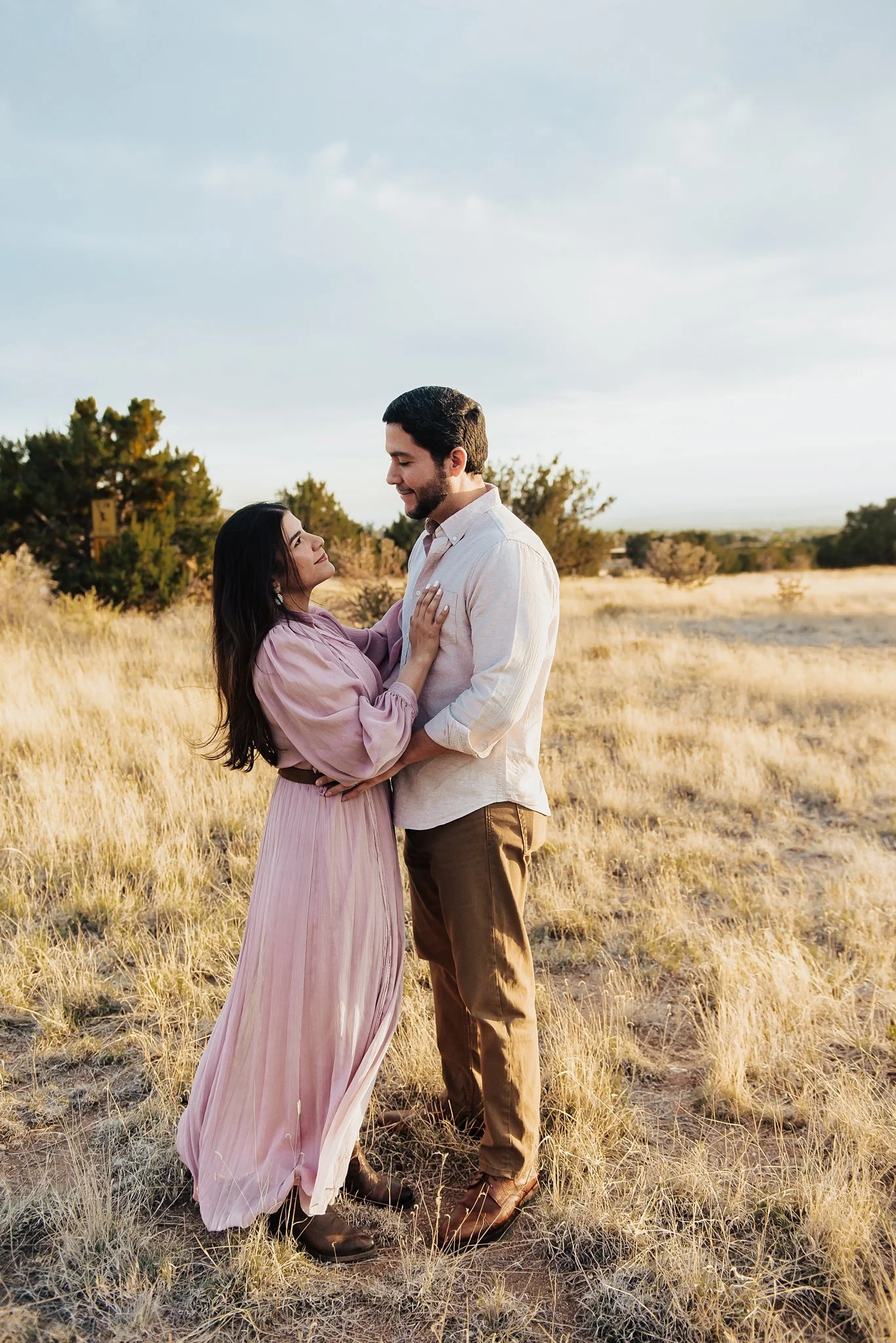 Alicia+lucia+photography+-+desert+engagement+-+southwest+engagement+-+santa+fe+engagement_0022.jpg