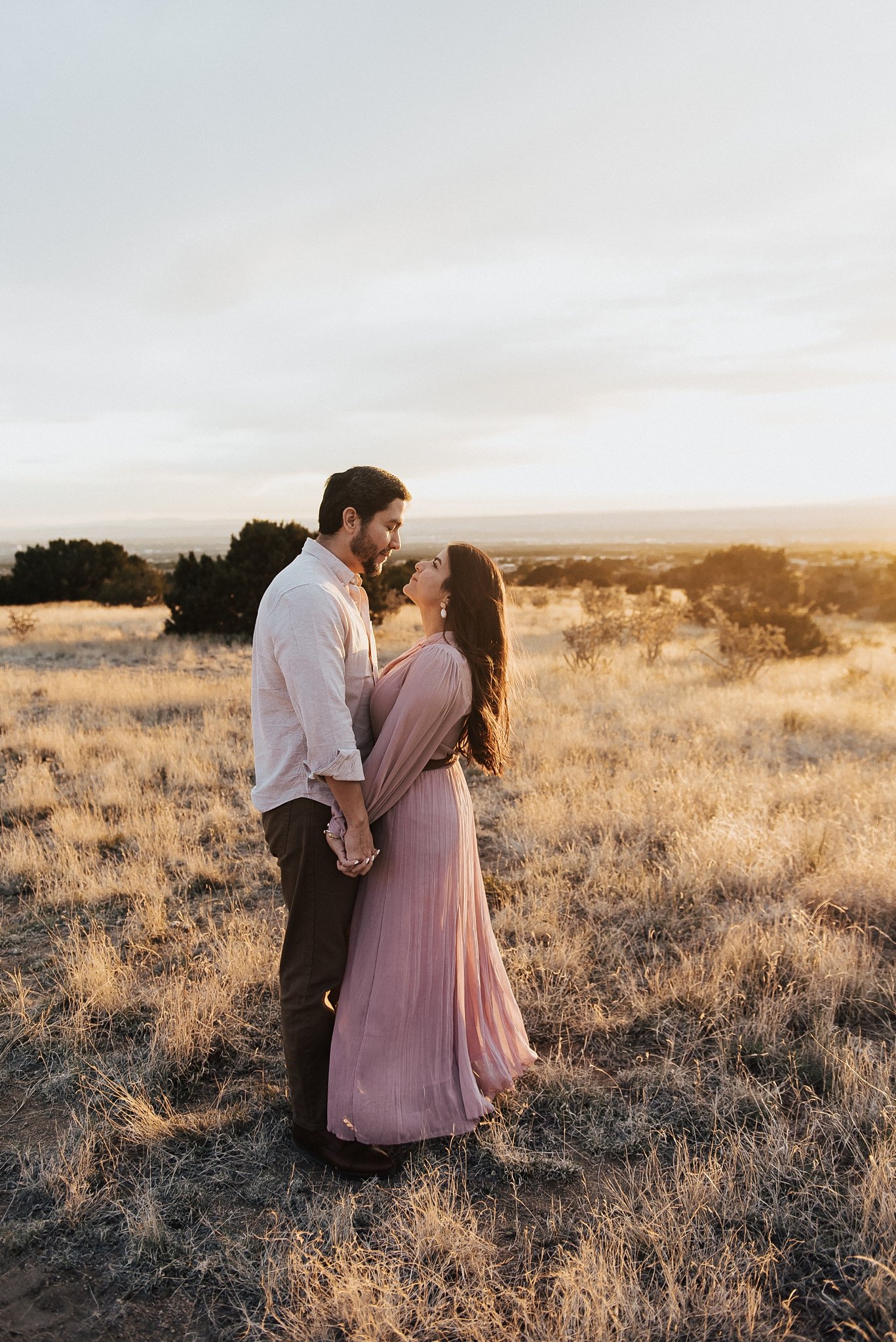 Alicia+lucia+photography+-+desert+engagement+-+southwest+engagement+-+santa+fe+engagement_0069.jpg
